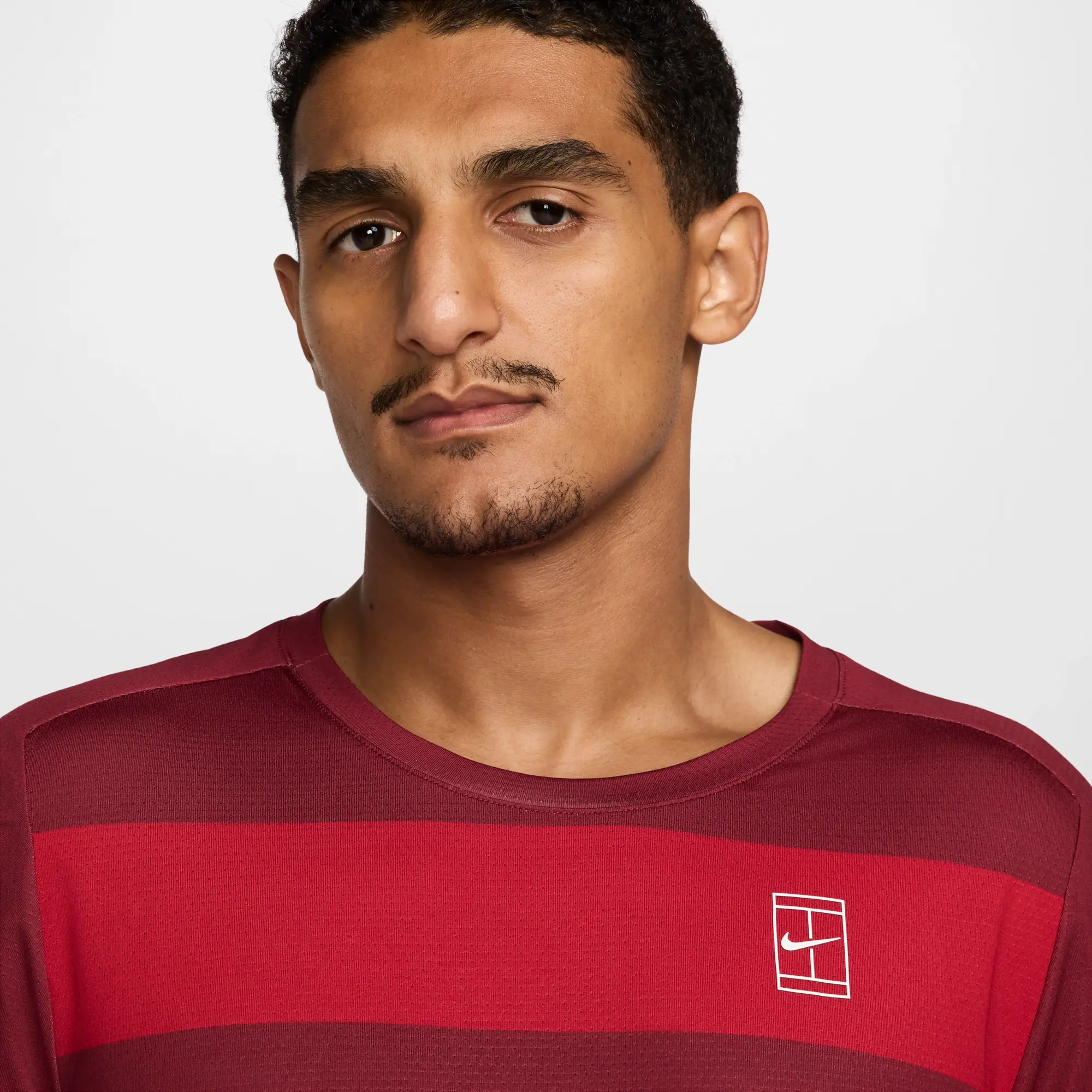 NikeCourt Advantage Men's Tennis Top - Red - Polyester/Elastane