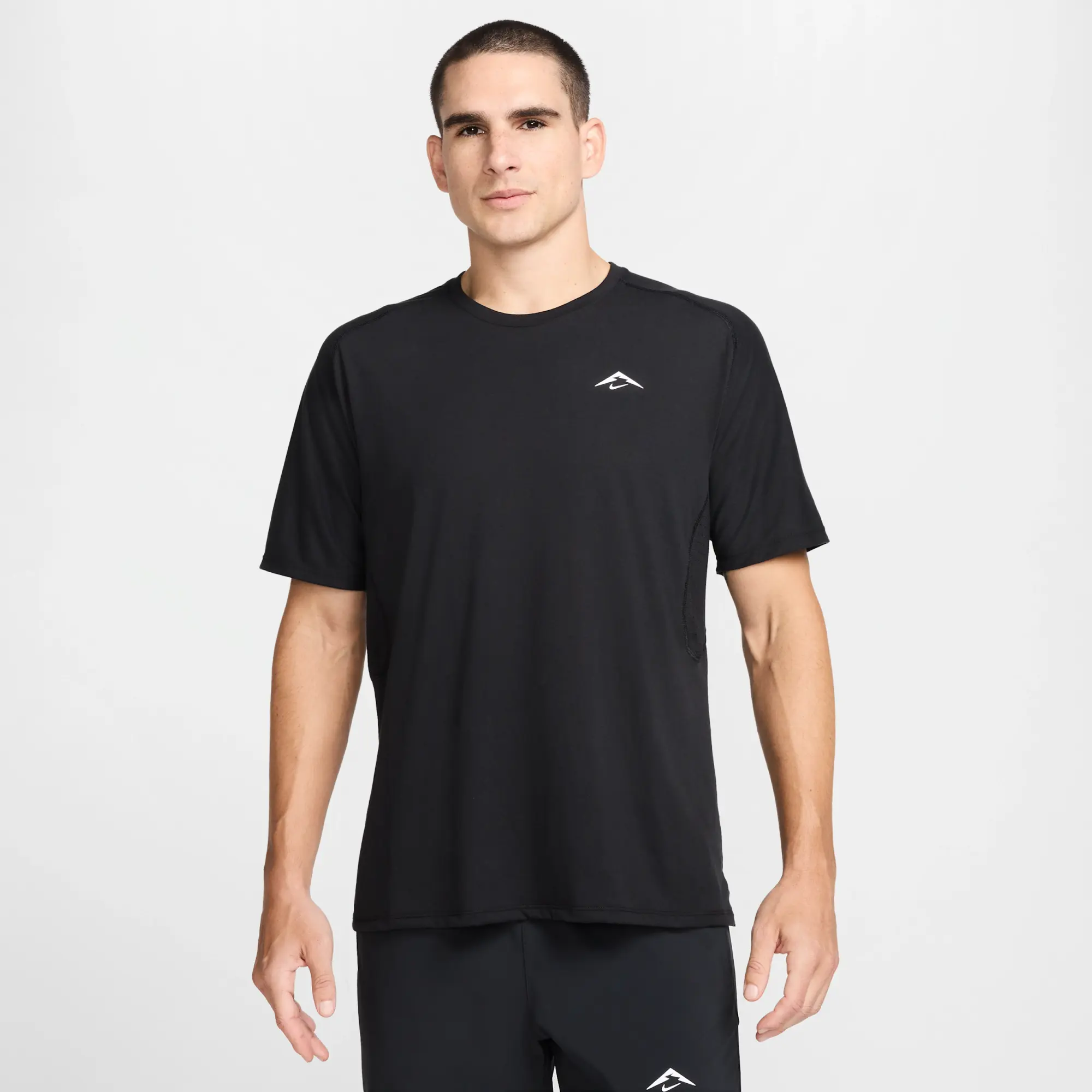 Nike Trail Solar Chase Men's Dri-FIT ADV Short-Sleeve Running Top - Black - Polyester/Cotton