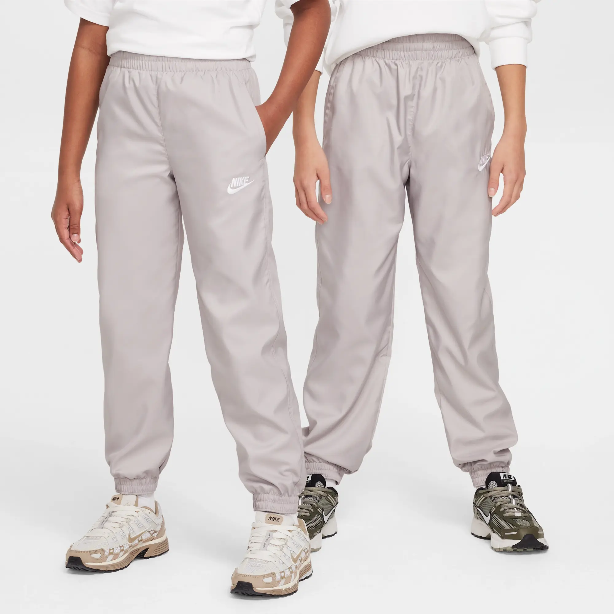 Nike Sportswear Club Older Kids' Woven Joggers - Grey - Polyester