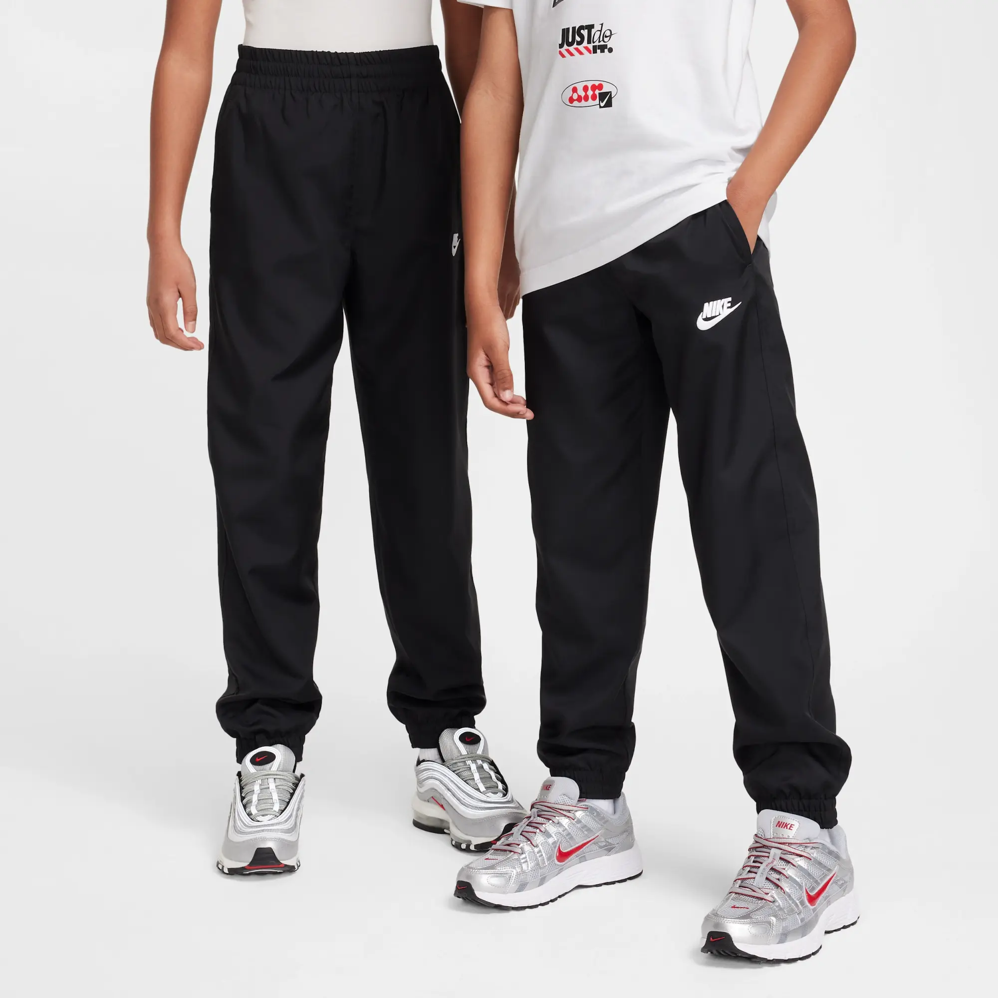 Nike Sportswear Club Older Kids' Woven Joggers - Black - Polyester