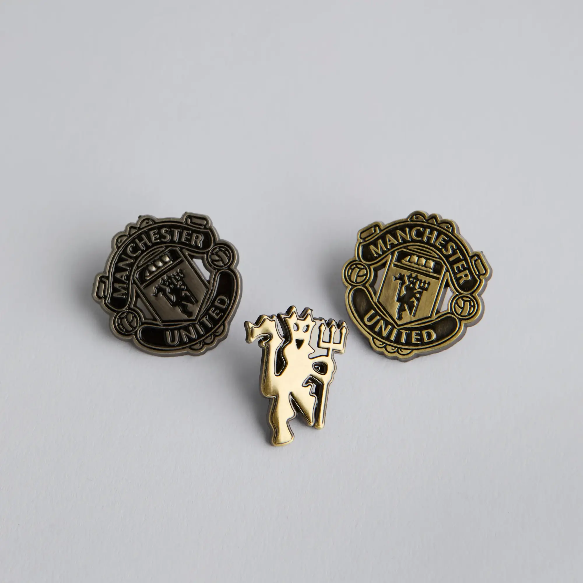 FOURTH WALL Manchester United Pin Badge Gift Box Black