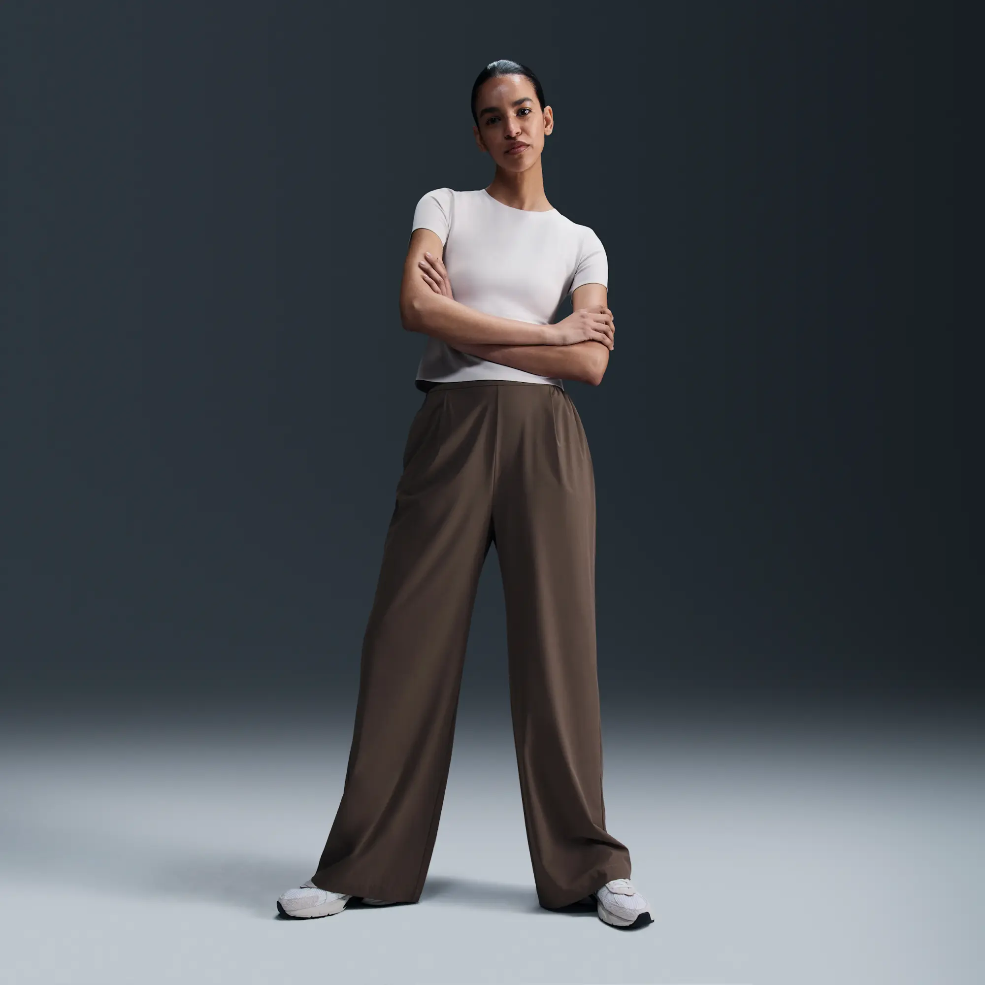Nike 24.7 PerfectStretch Women's Dri-FIT High-Waisted Loose Wide-Leg Trousers - Brown - Polyester/Elastane