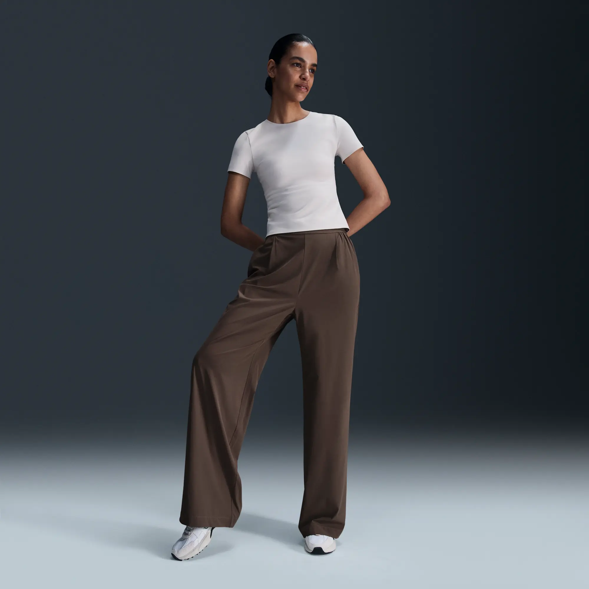 Nike 24.7 PerfectStretch Women's Dri-FIT High-Waisted Loose Wide-Leg Trousers - Brown - Polyester/Elastane