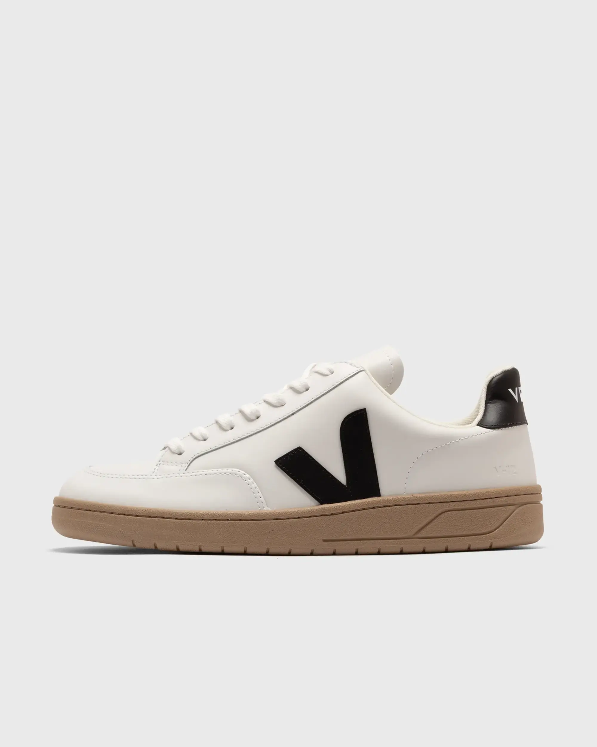Veja V-12 LEATHER