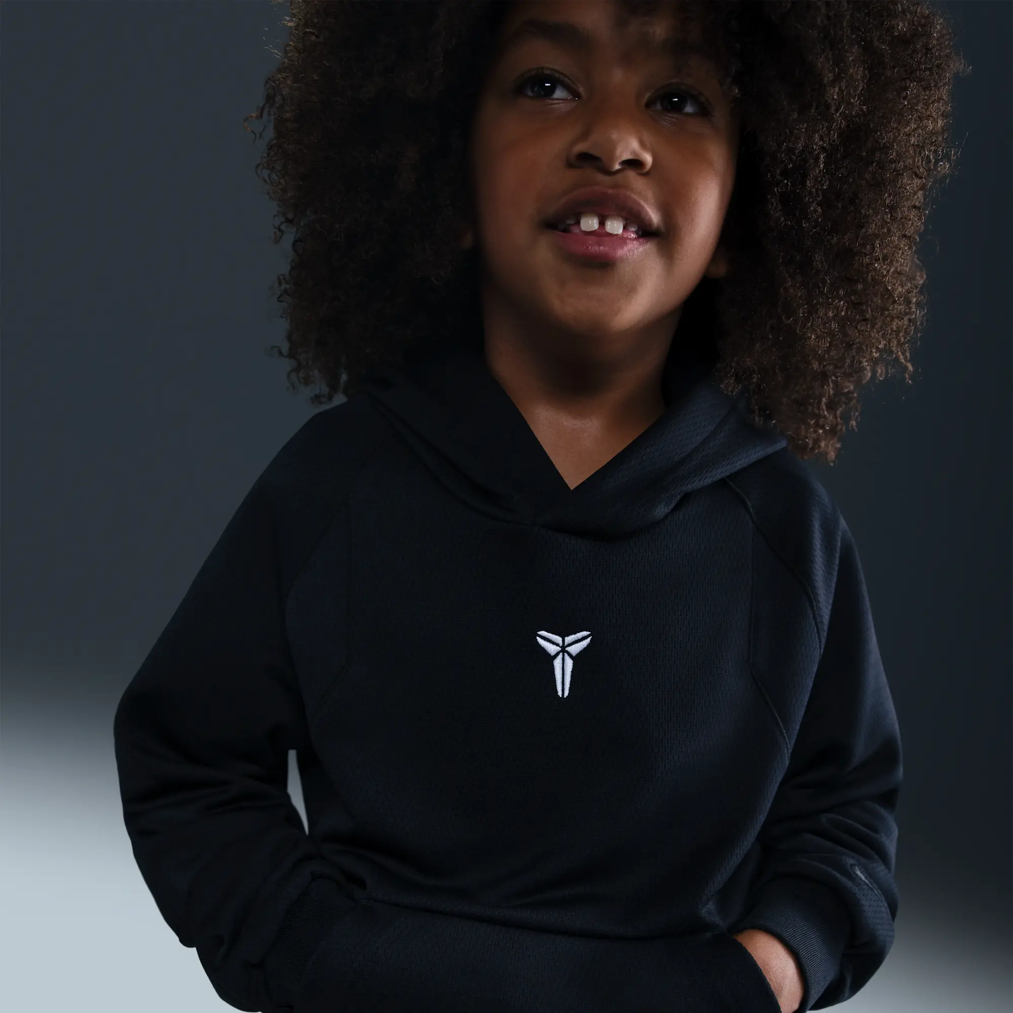Nike Kobe Bryant Older Kids Therma FIT Fundamental Pullover Basketball Hoodie 8 15Y