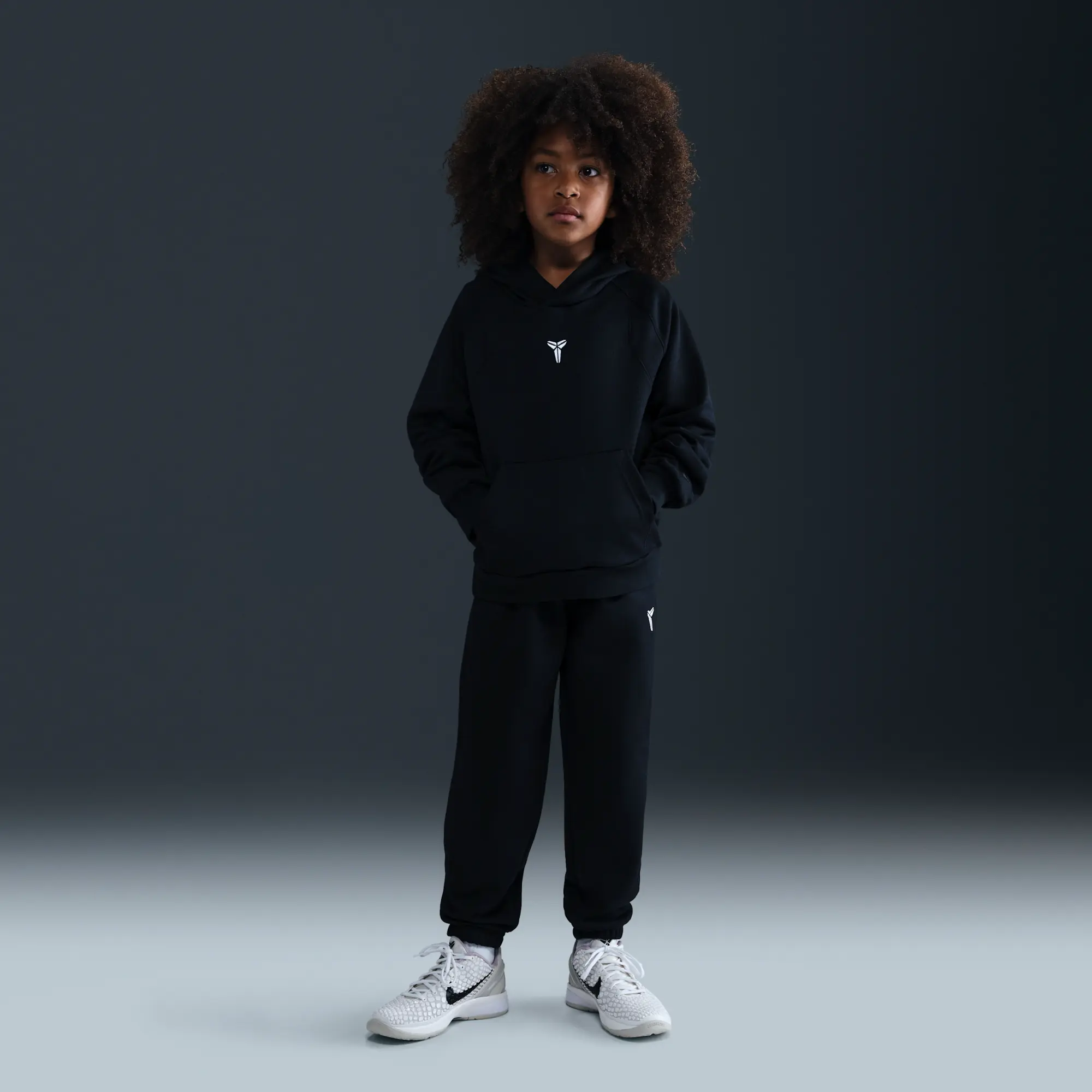 Nike Kobe Bryant Older Kids Therma FIT Fundamental Pullover Basketball Hoodie 8 15Y
