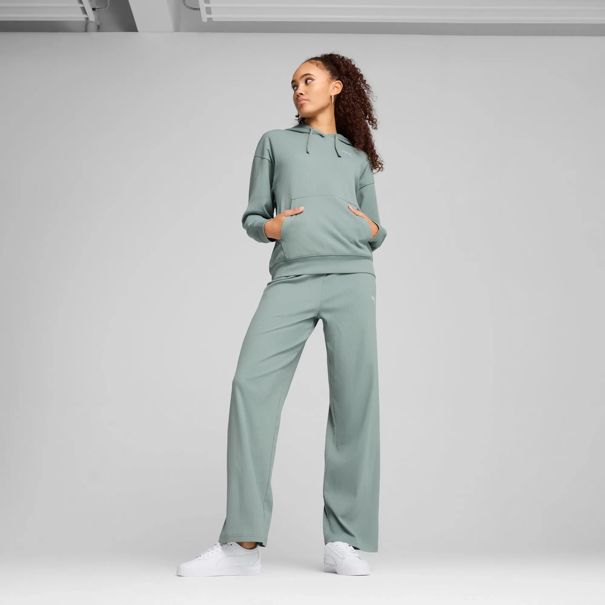 PUMA Ess Elevated High-Waist Straight Leg Rib Pants Women, Green Moon