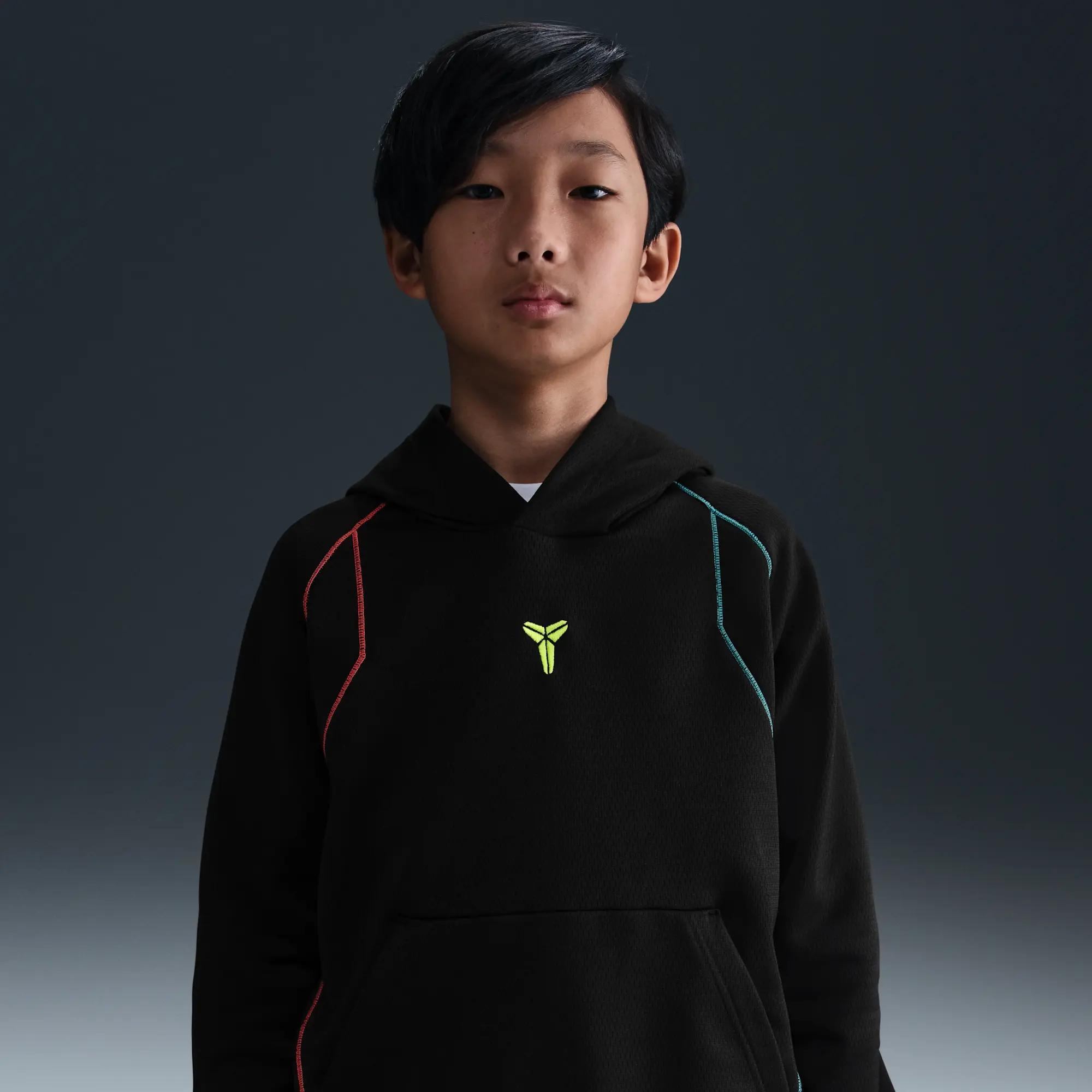 Nike Kobe Older Kids' Therma-FIT Pullover Hoodie - Black - Sustainable Materials