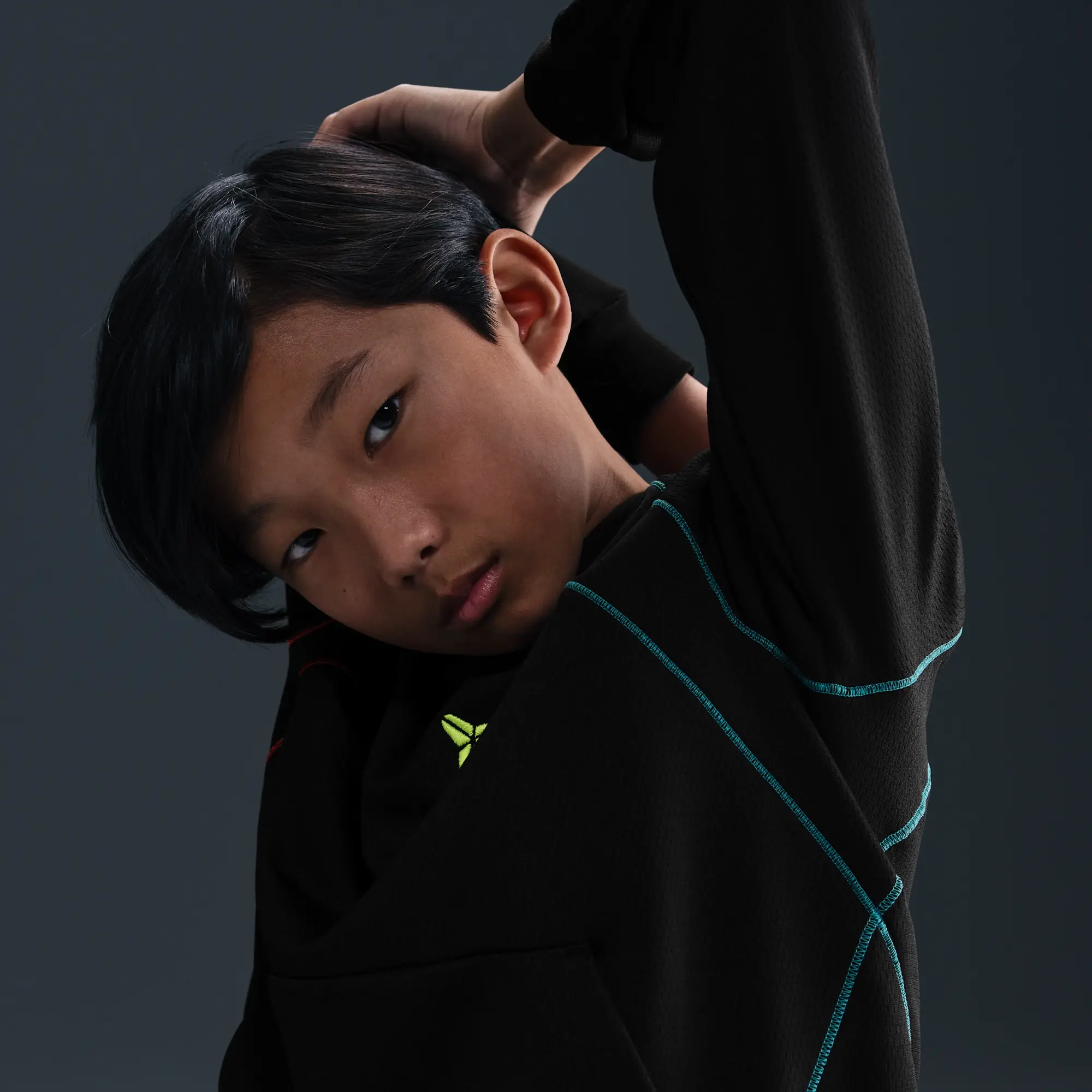 Nike Kobe Older Kids' Therma-FIT Pullover Hoodie - Black - Sustainable Materials