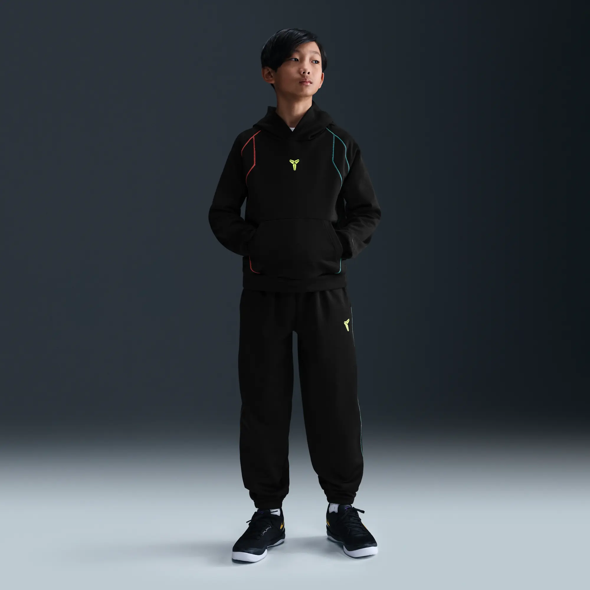 Nike Kobe Older Kids' Therma-FIT Pullover Hoodie - Black - Sustainable Materials