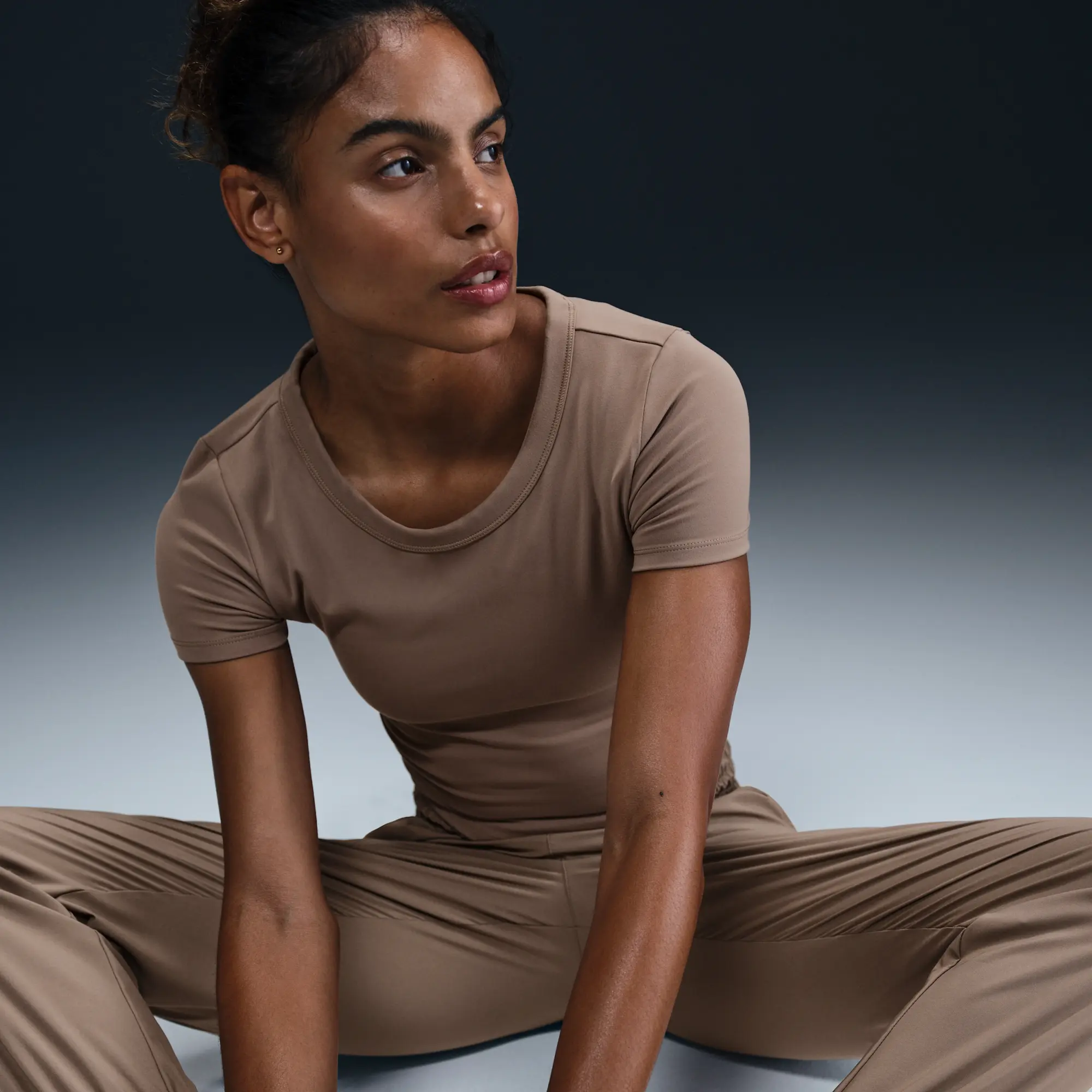 Nike One Fitted Women's Dri-FIT Short-Sleeve Cropped Top - Brown - Polyester/Elastane