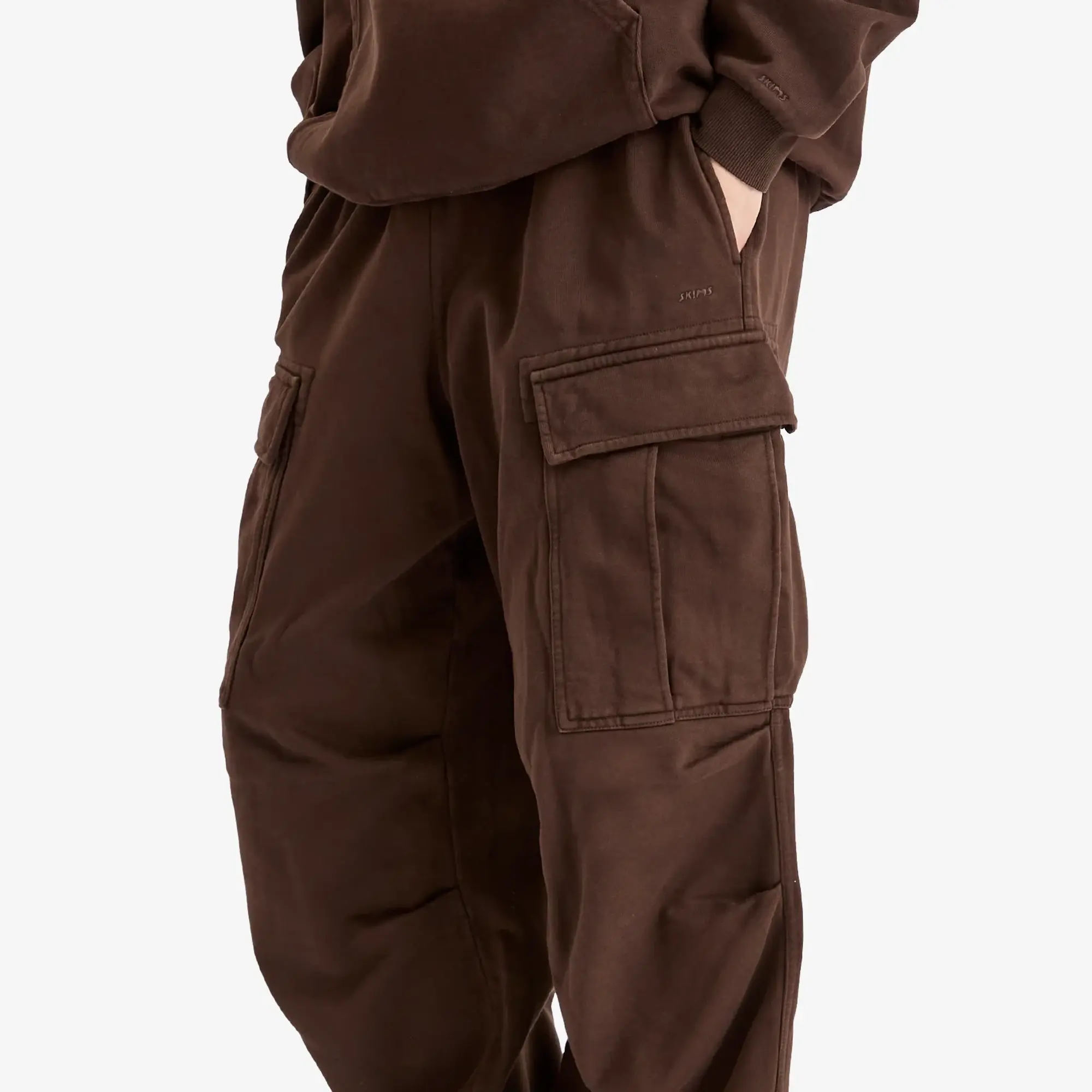 SKIMS Women's Boyfriend Fleece Cargo Sweatpant Espresso