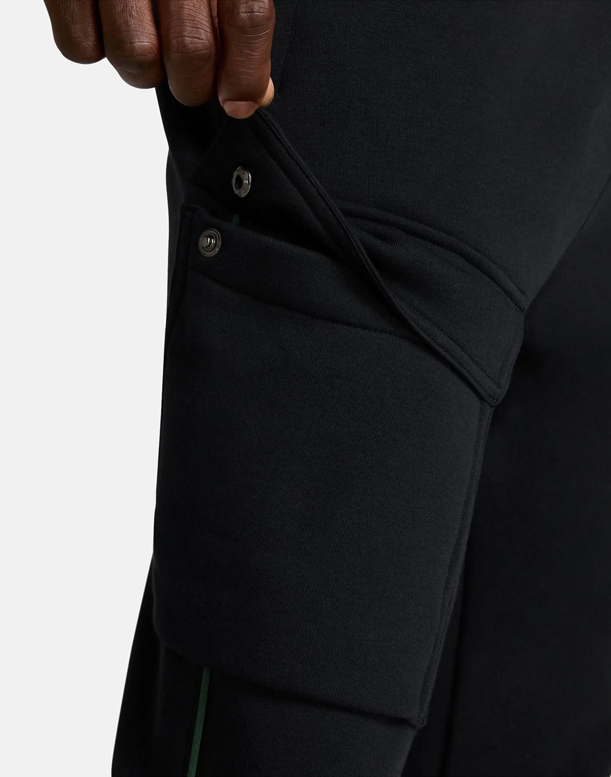 Men's Nike Swoosh Air Cargo Fleece Pants in Black