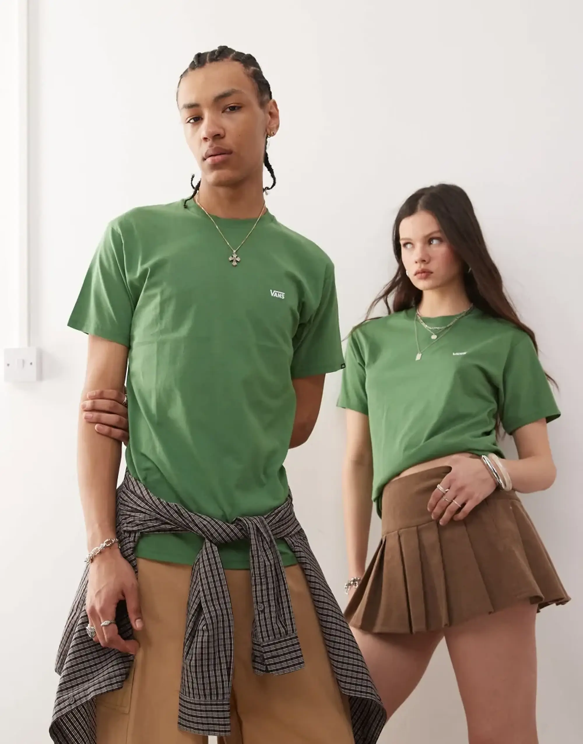 Vans  MN LEFT CHEST LOGO TEE  men's T shirt in Green