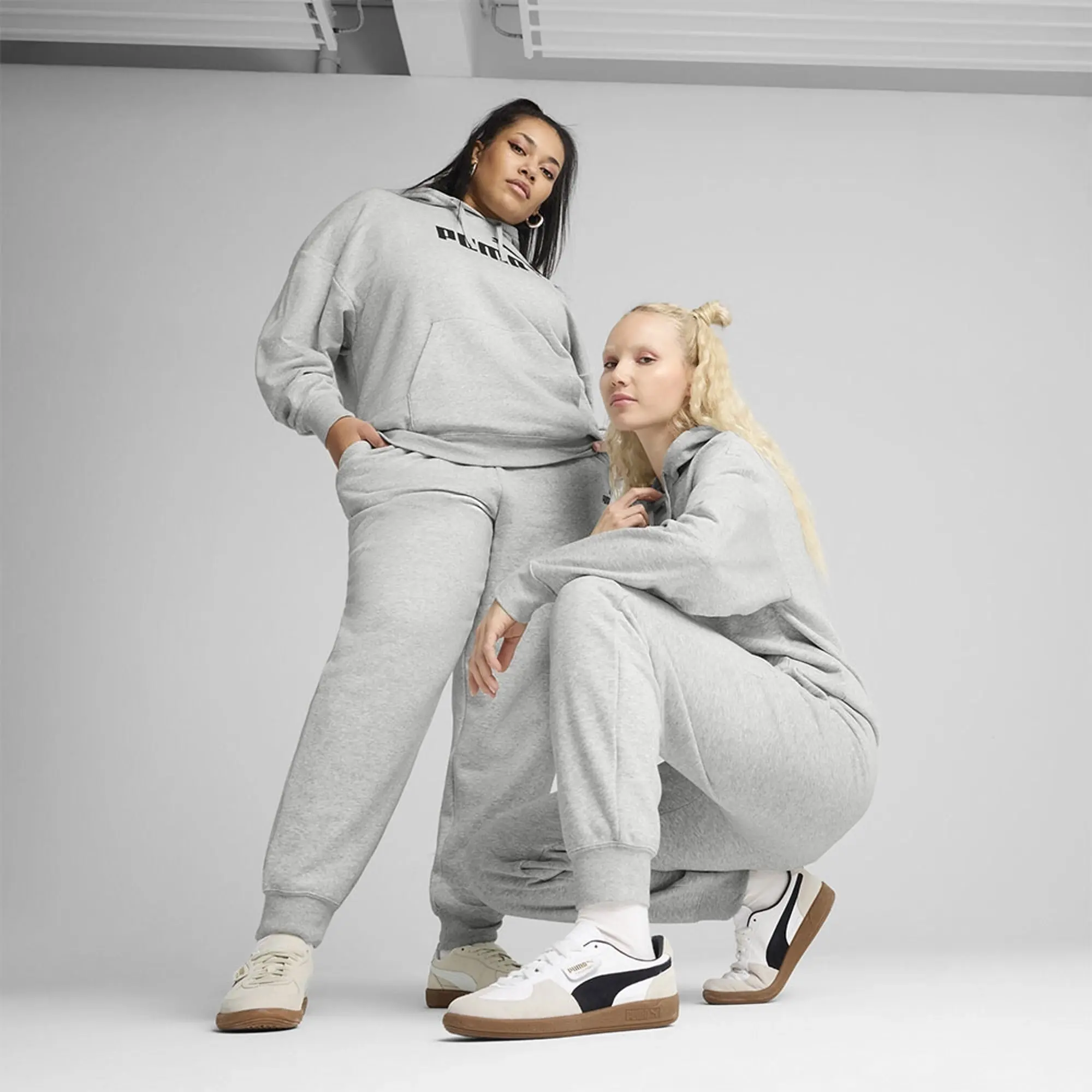 Puma Ess Small No. 1 Logo Comfort High-Waist Sweatpants Fl Cl Light Gray Heather - ['Grey']