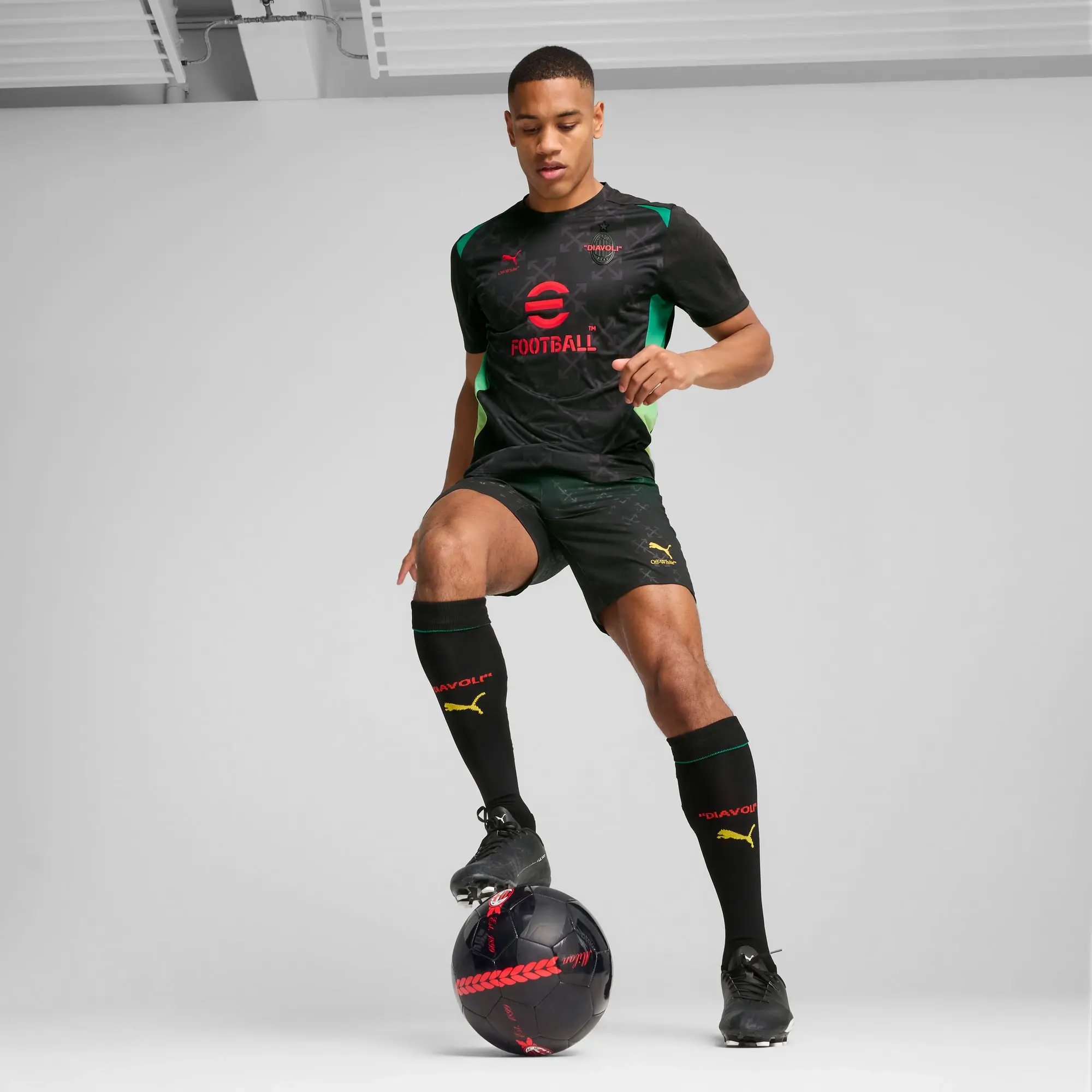 PRE-MATCH T-SHIRT PUMA X AC MILAN X OFF-WHITE™ 2024/25