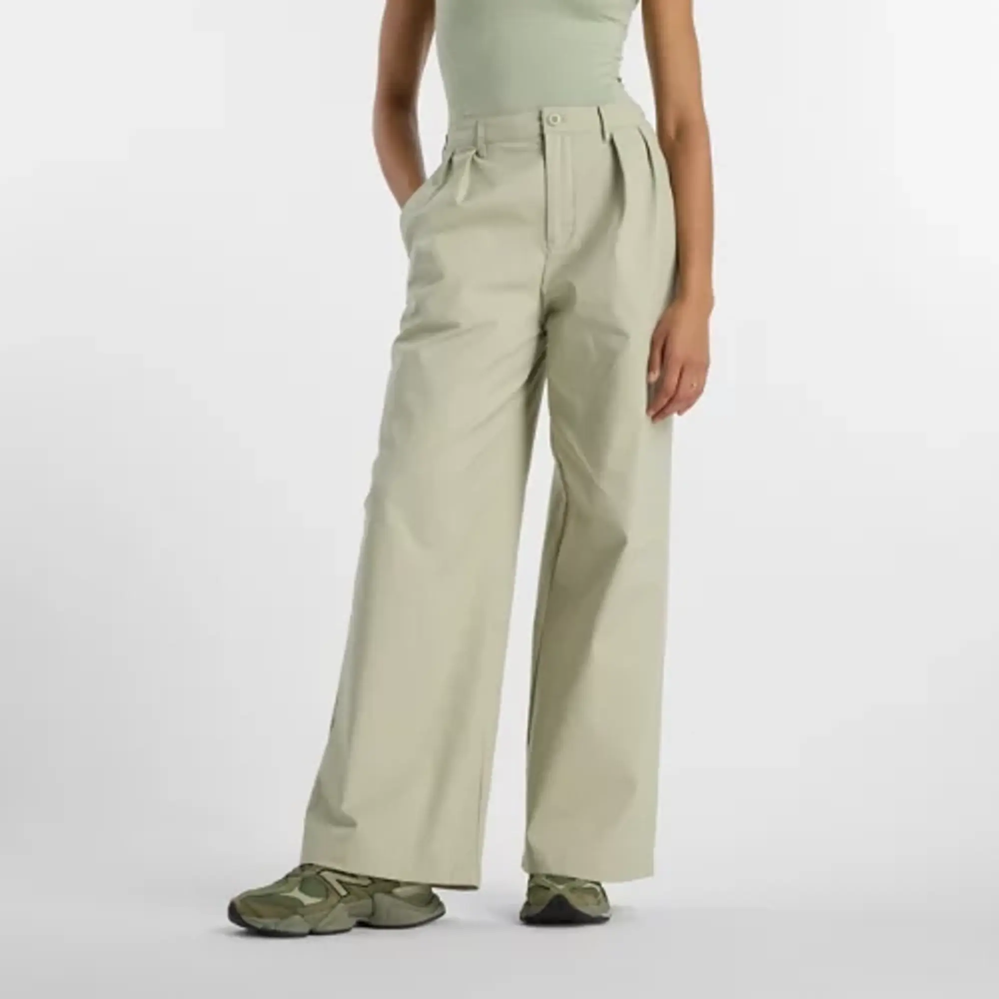 New Balance Women's Boylston Twill Trouser in Green Cotton Twill