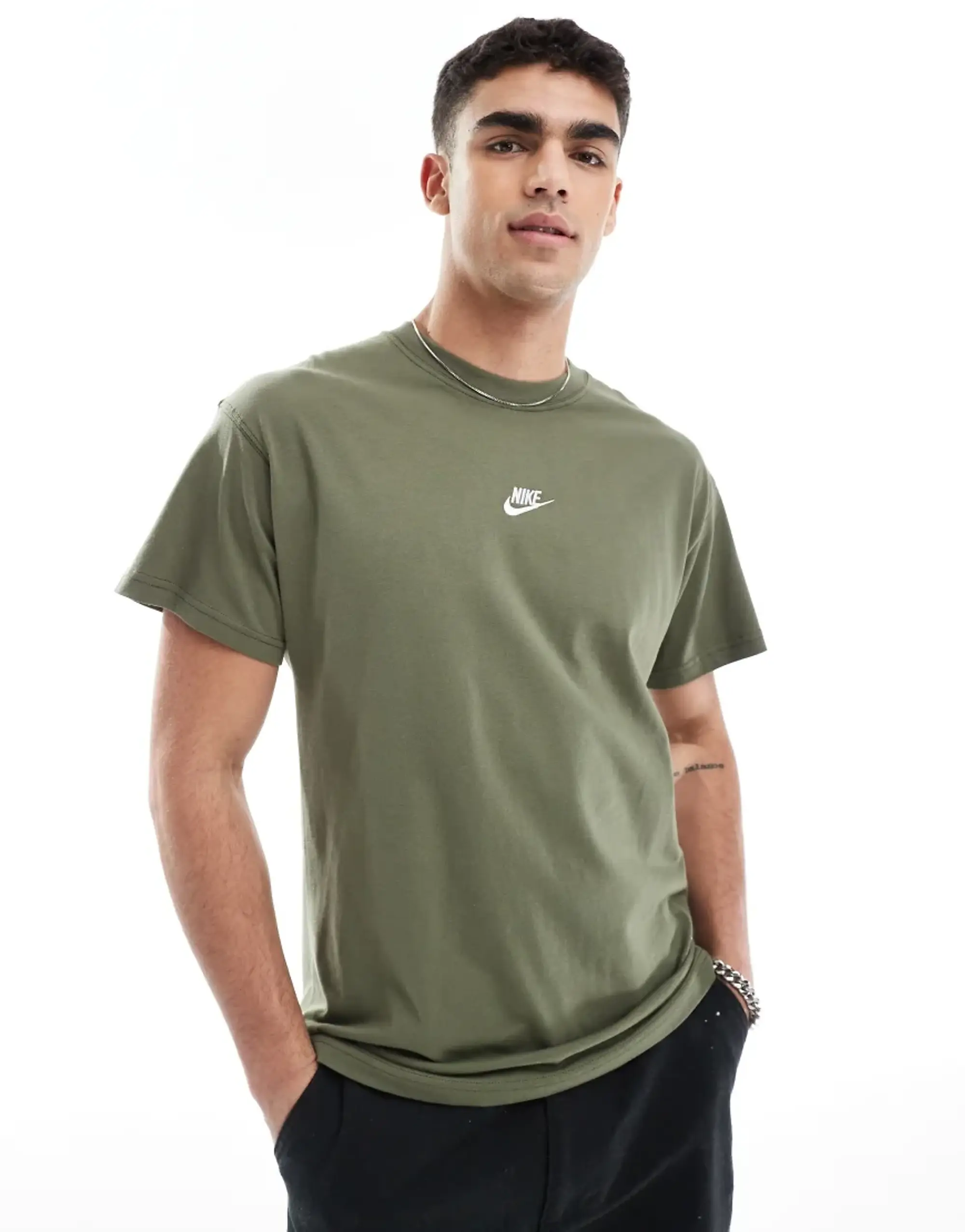 Nike Club T-Shirt In Olive-Green