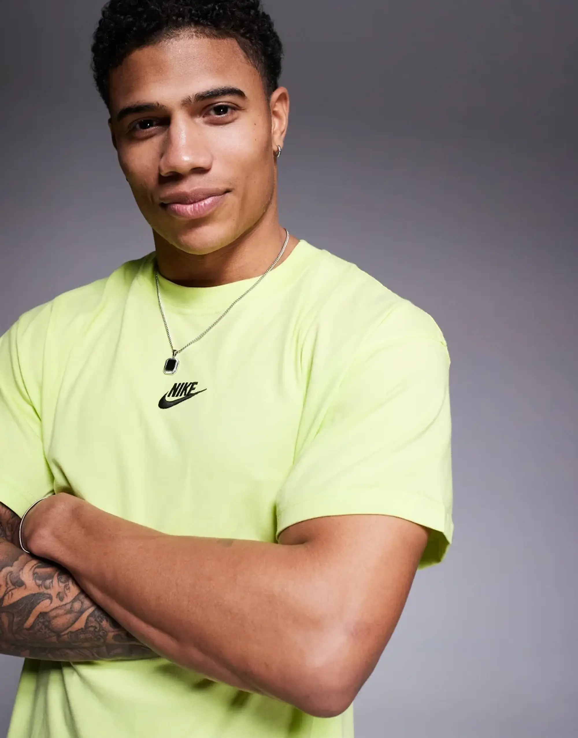 Nike Premium Essential T-Shirt In Yellow