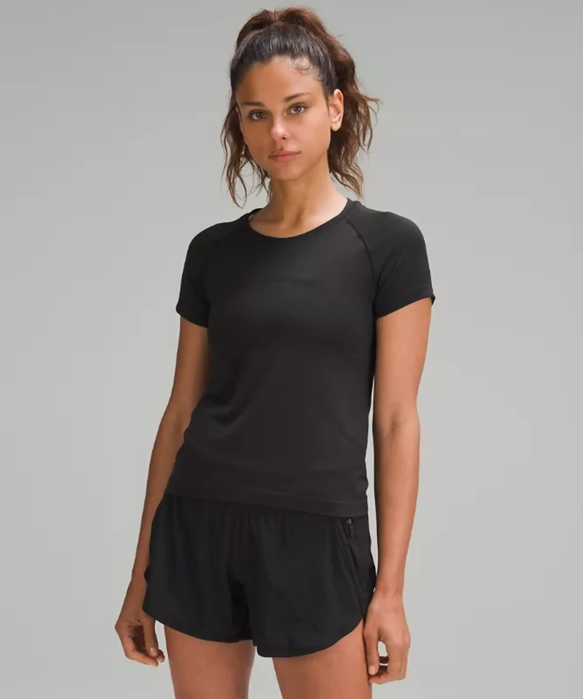 lululemon IE lululemon – Women's Swiftly Tech Short-Sleeve Shirt 2.0 Waist Length – Color Black – Size 8