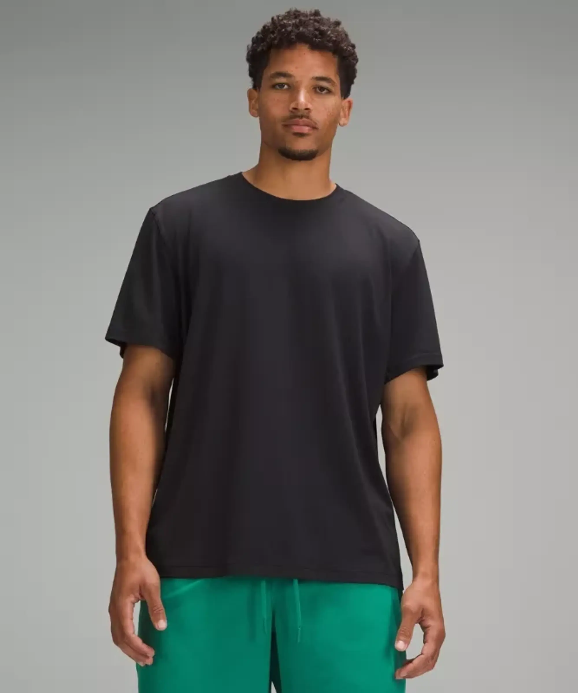 lululemon IE lululemon – Men's License to Train Relaxed-Fit Short-Sleeve Shirt – Color Black – Size XL