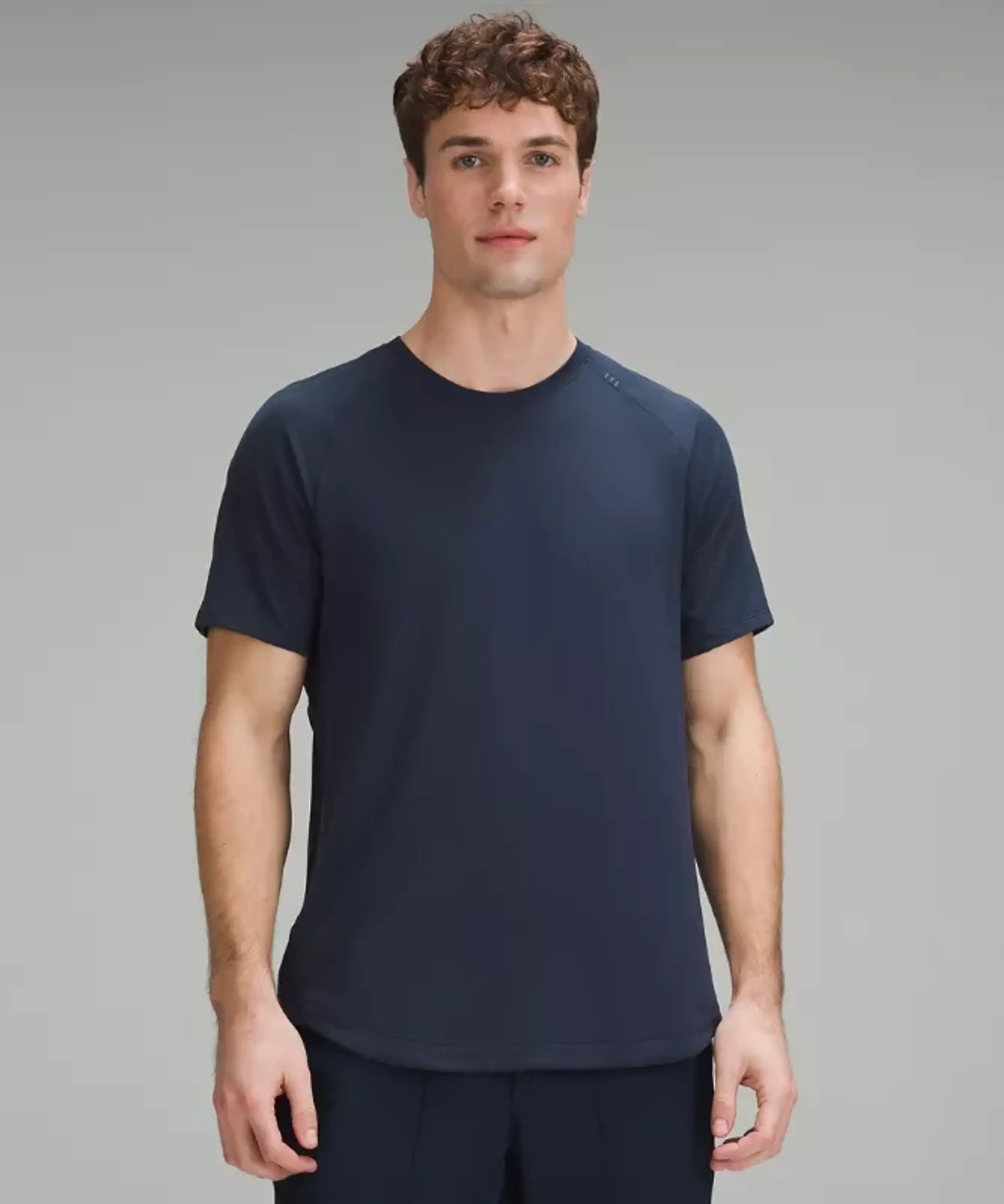 lululemon IE lululemon – Men's License to Train Short-Sleeve Shirt – Color Blue – Size 2XL