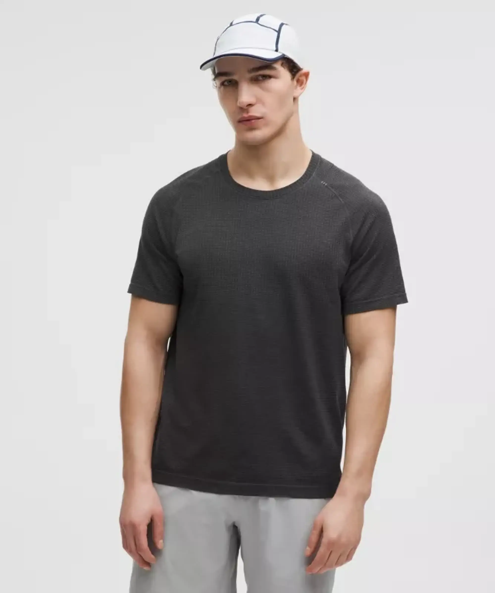 lululemon IE lululemon – Men's Metal Vent Tech Short-Sleeve Shirt – Color Grey/Black – Size S