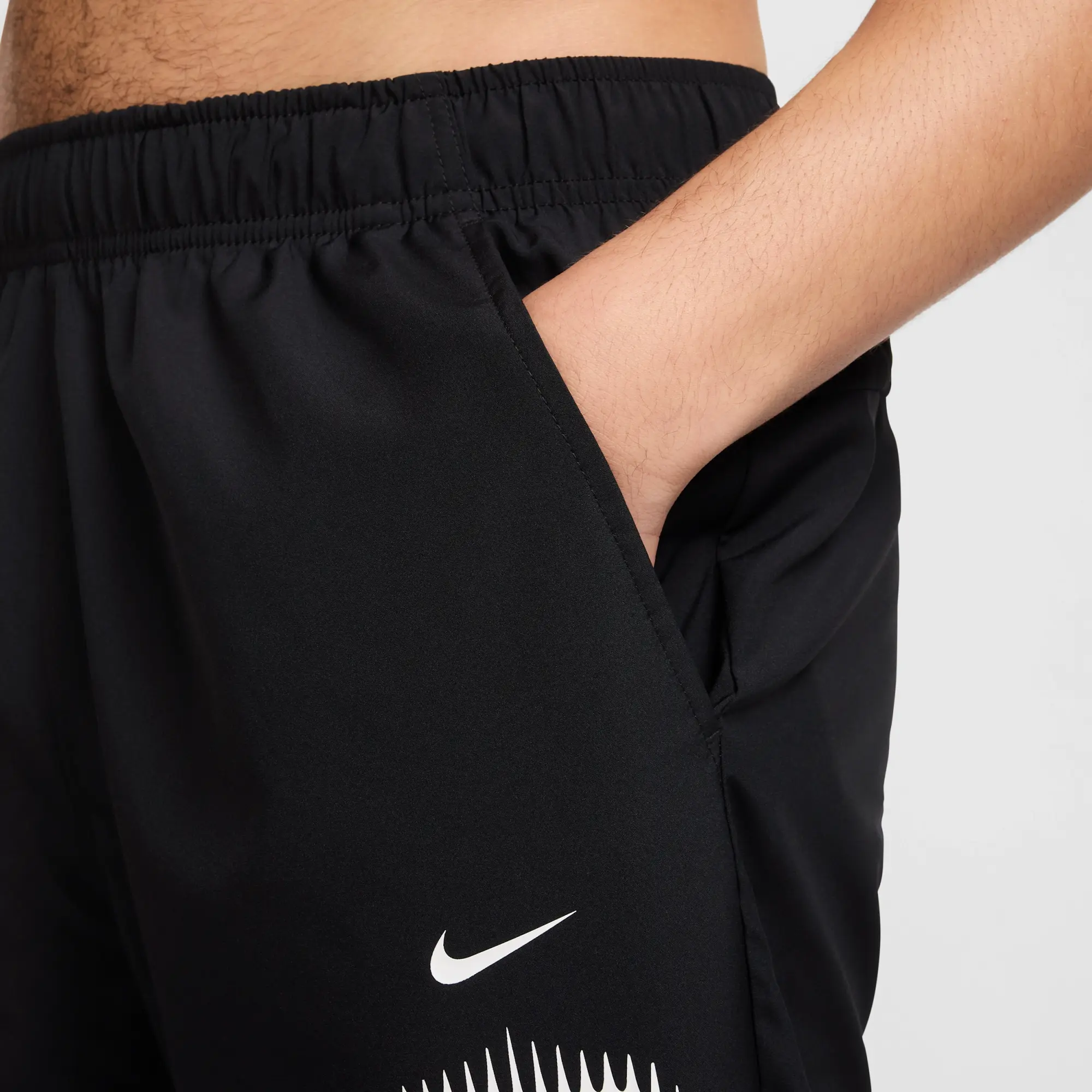 Nike Form Men's Dri-FIT Versatile Trousers - Black - Polyester