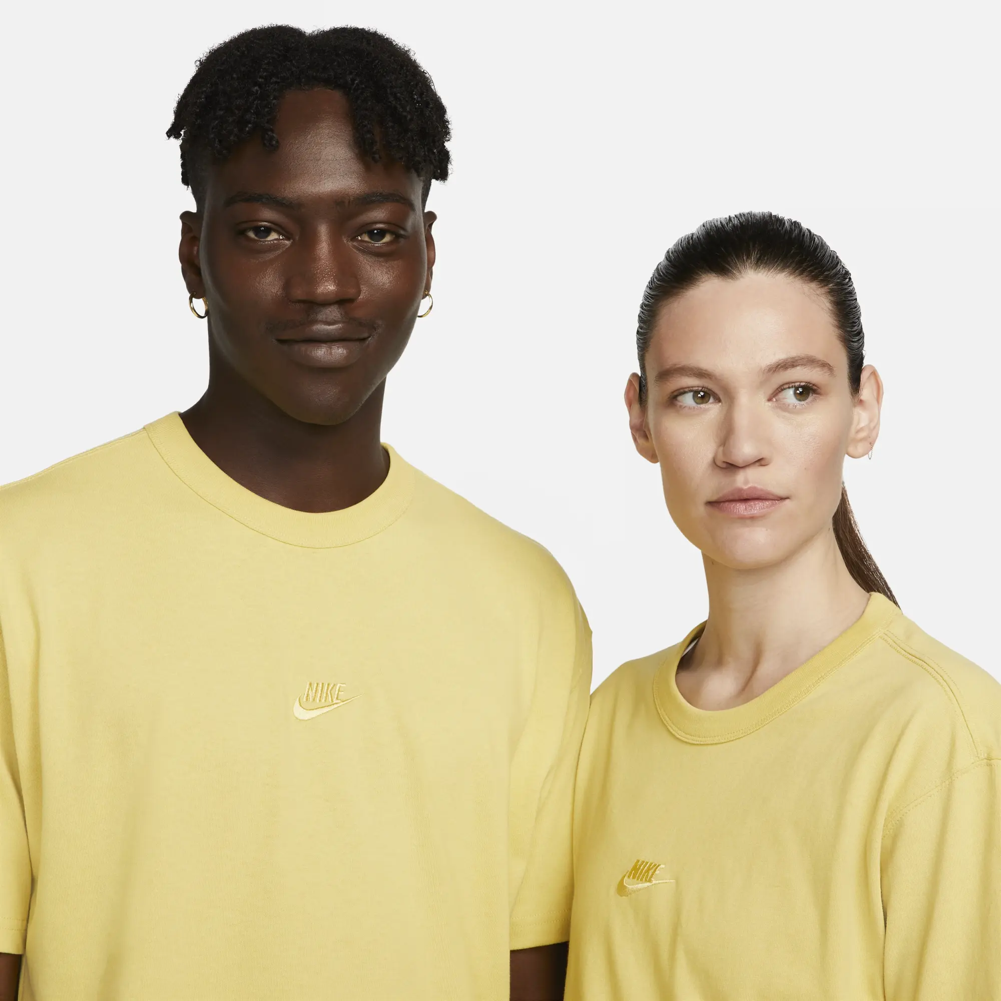 Nike Premium Essentials T-Shirt In Mustard-Yellow