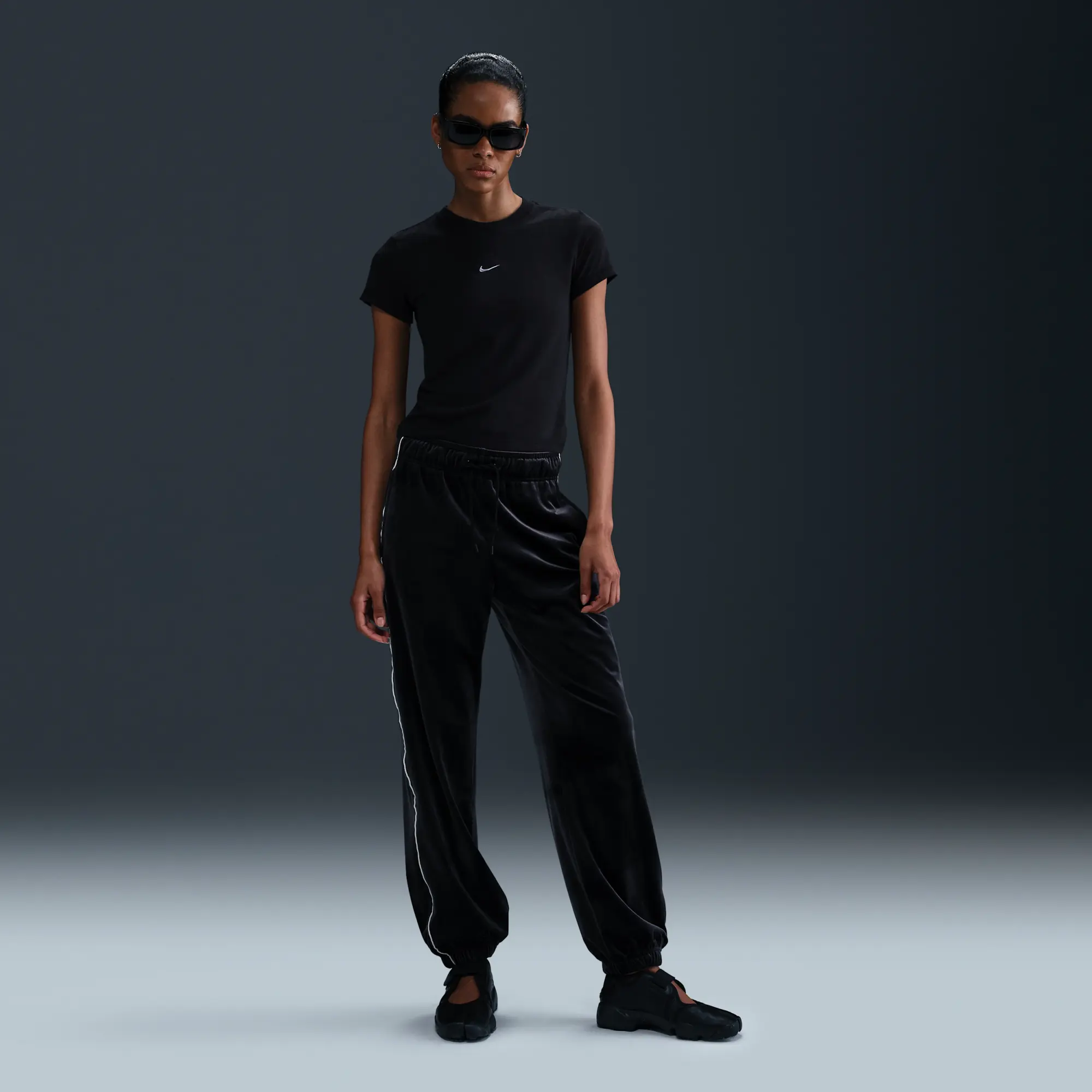 Nike Womens Chill Knit T-Shirt - Black - Size XL - Black