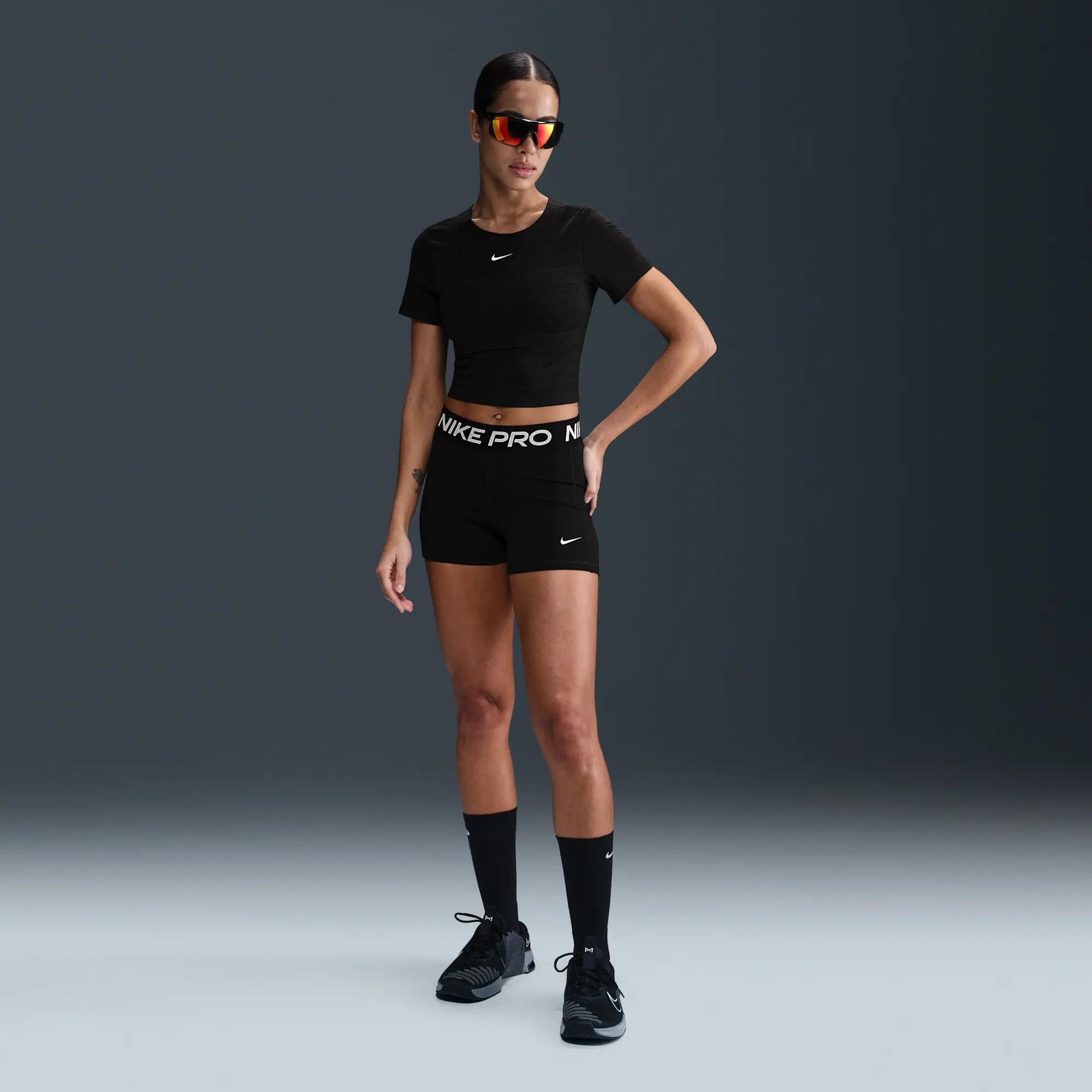 Nike Pro Women's Dri-FIT Short-Sleeve Cropped Jacquard Top - Black - Nylon/Elastane
