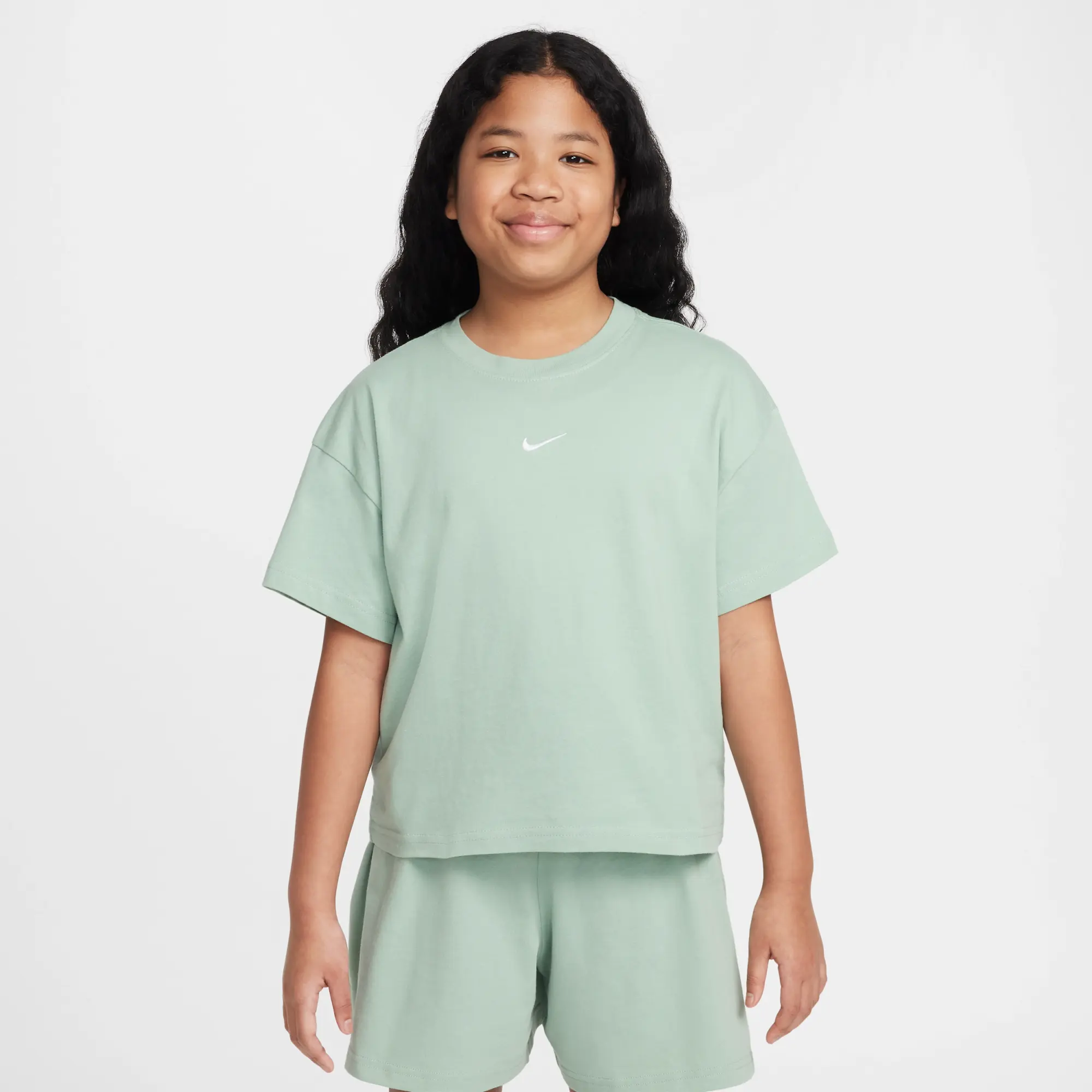Nike Sportswear Essential Older Kids' (Girls') T-Shirt - Green - Cotton