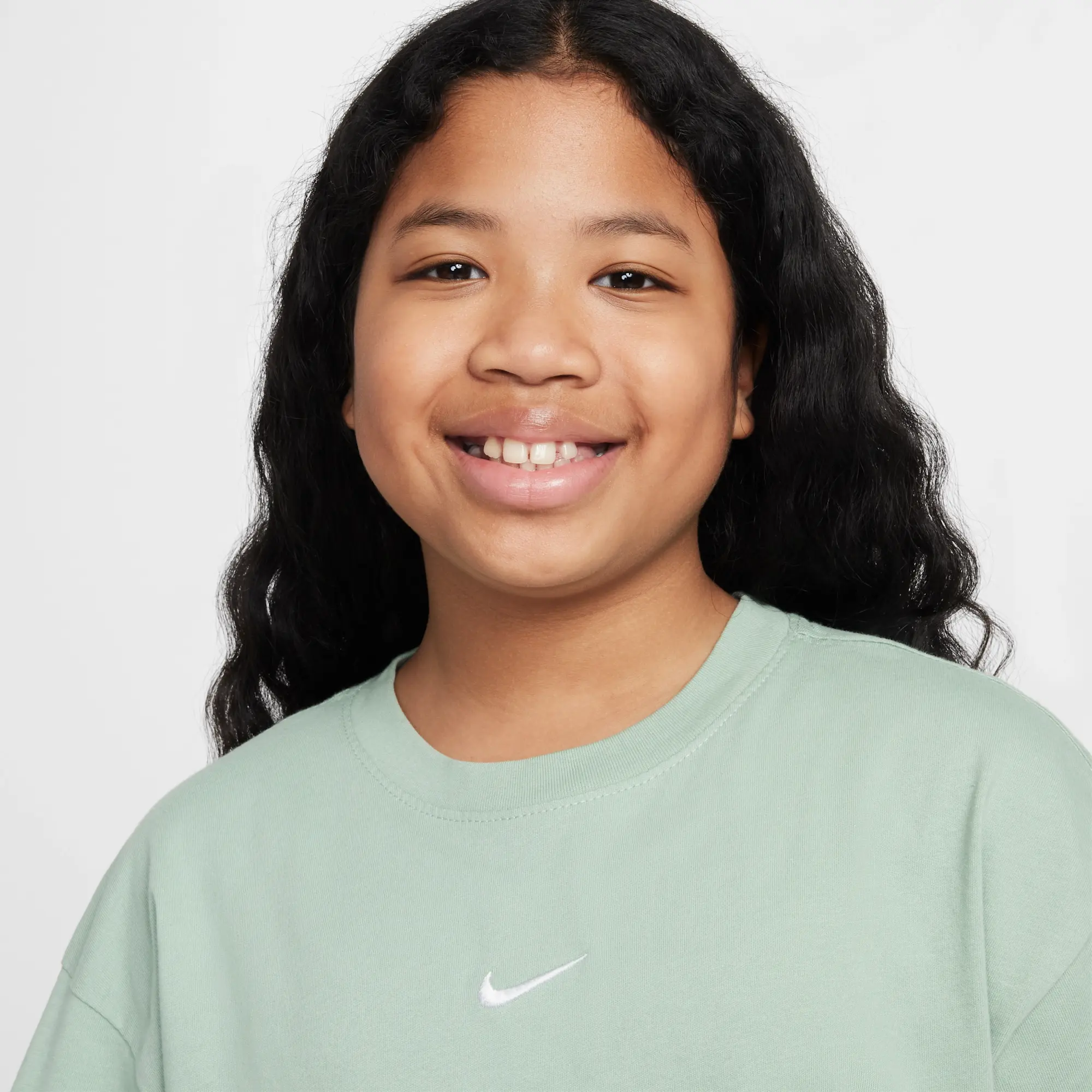 Nike Sportswear Essential Older Kids' (Girls') T-Shirt - Green - Cotton