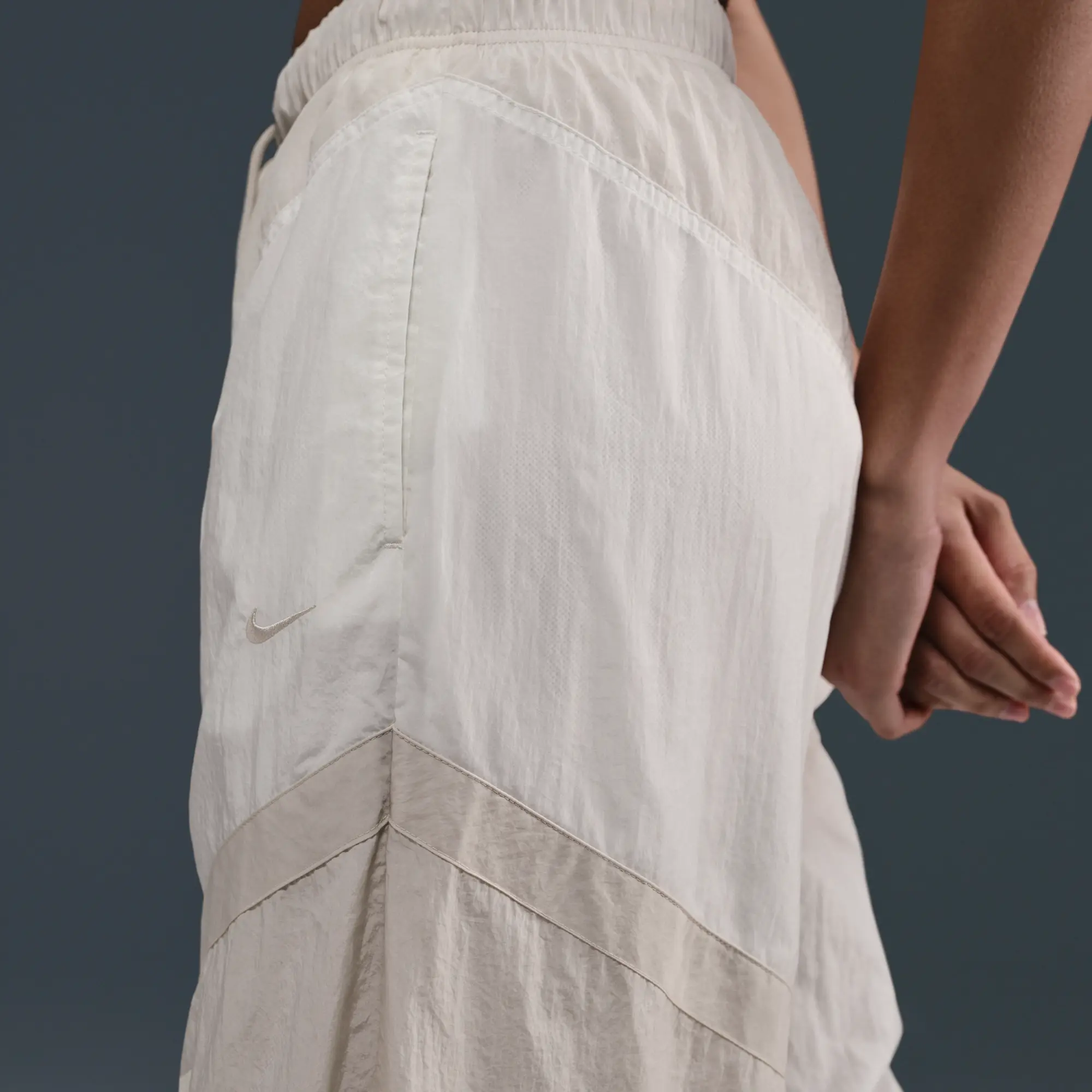Nike Sportswear Women's Mid-Rise Loose Woven Open-Hem Trousers - White - Nylon