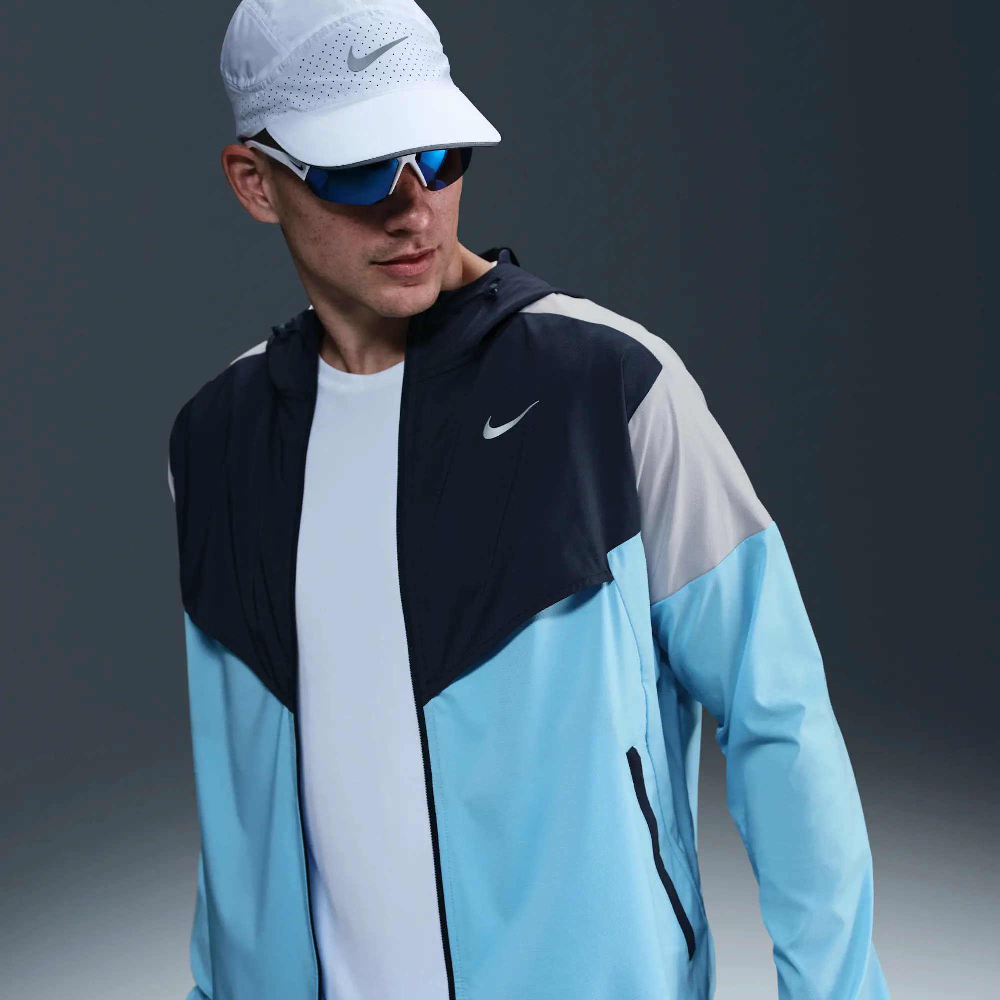 Nike Impossibly Light Windrunner Men's Running Jacket - Blue - Polyester/Elastane