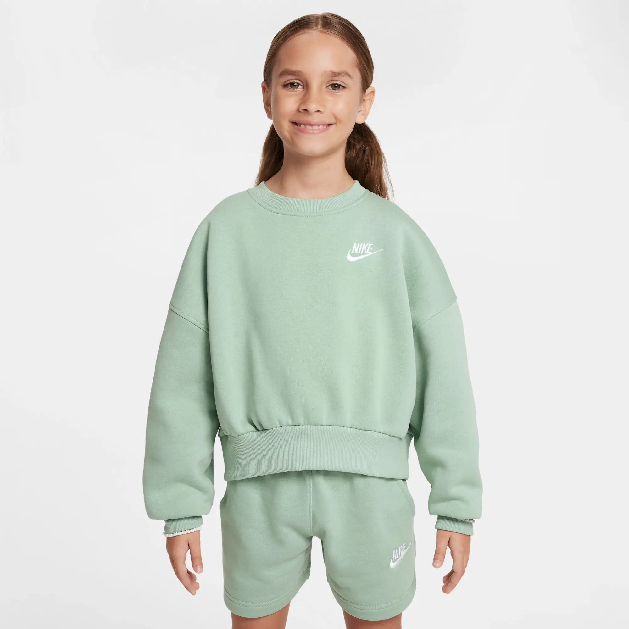 Nike Sportswear Club Fleece Girls' Boxy Crew-Neck Sweatshirt - Green - Fleece > Club Fleece