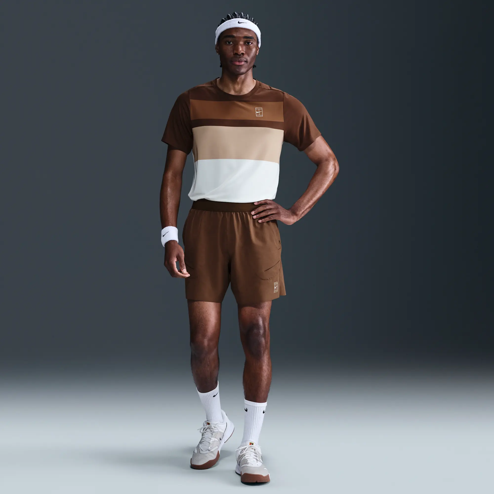 NikeCourt Advantage Men's Tennis Top - Brown - Sustainable Materials
