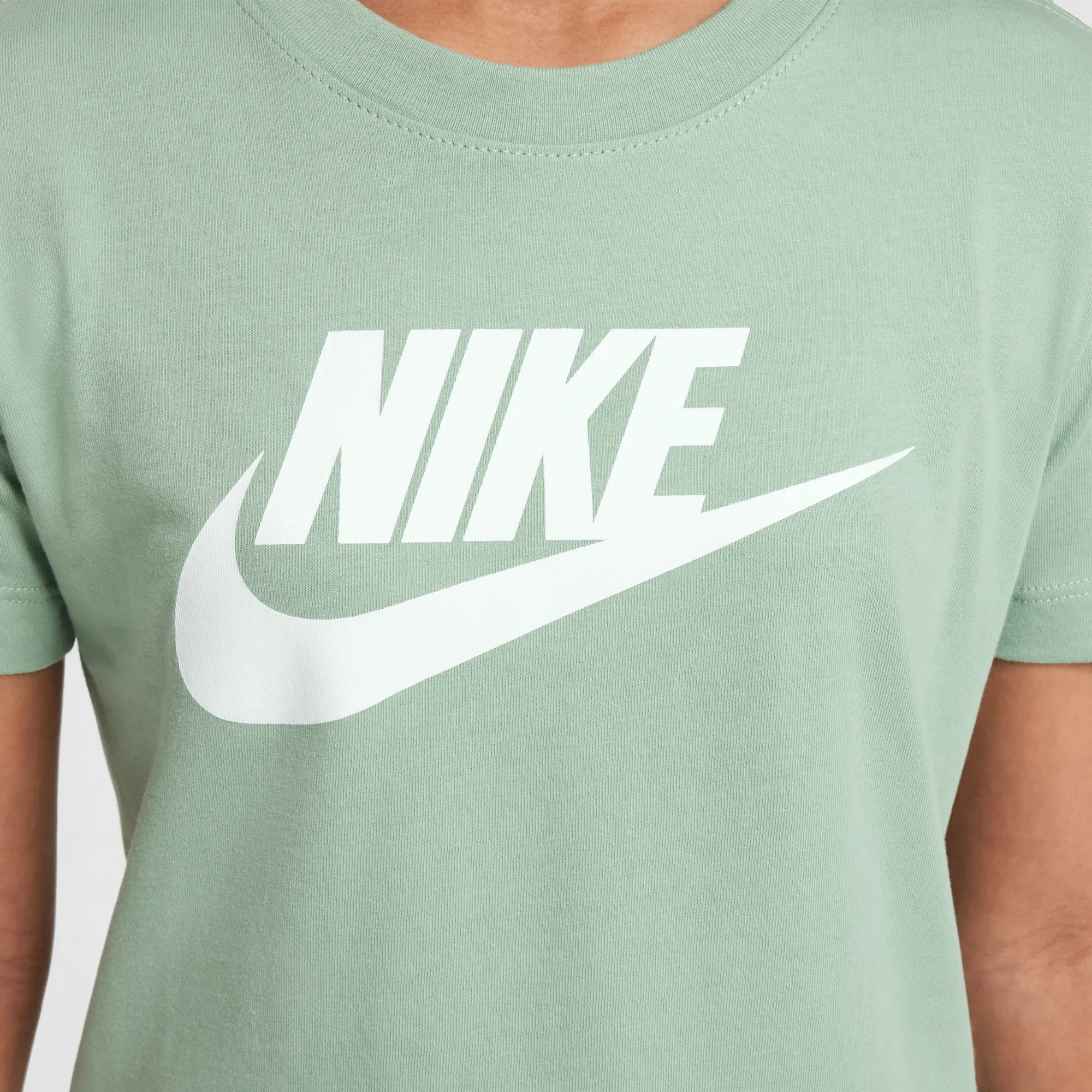 Nike Sportswear Older Kids' T-Shirt - Green
