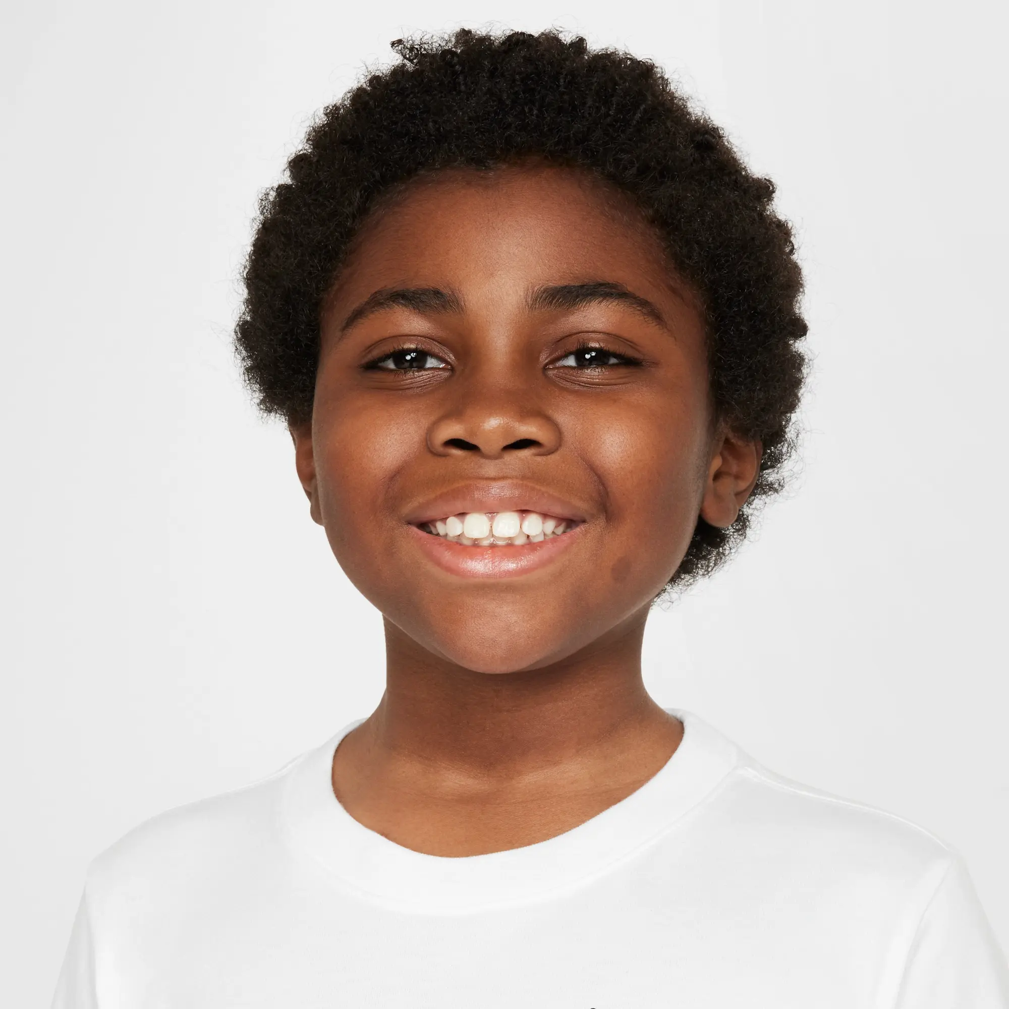 Nike Sportswear Older Kids' T-Shirt - White