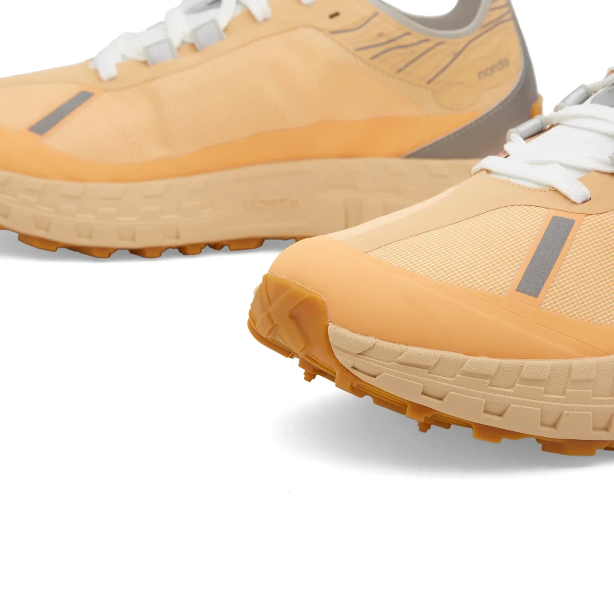 Norda Women's 001 Sneakers Rhodotus