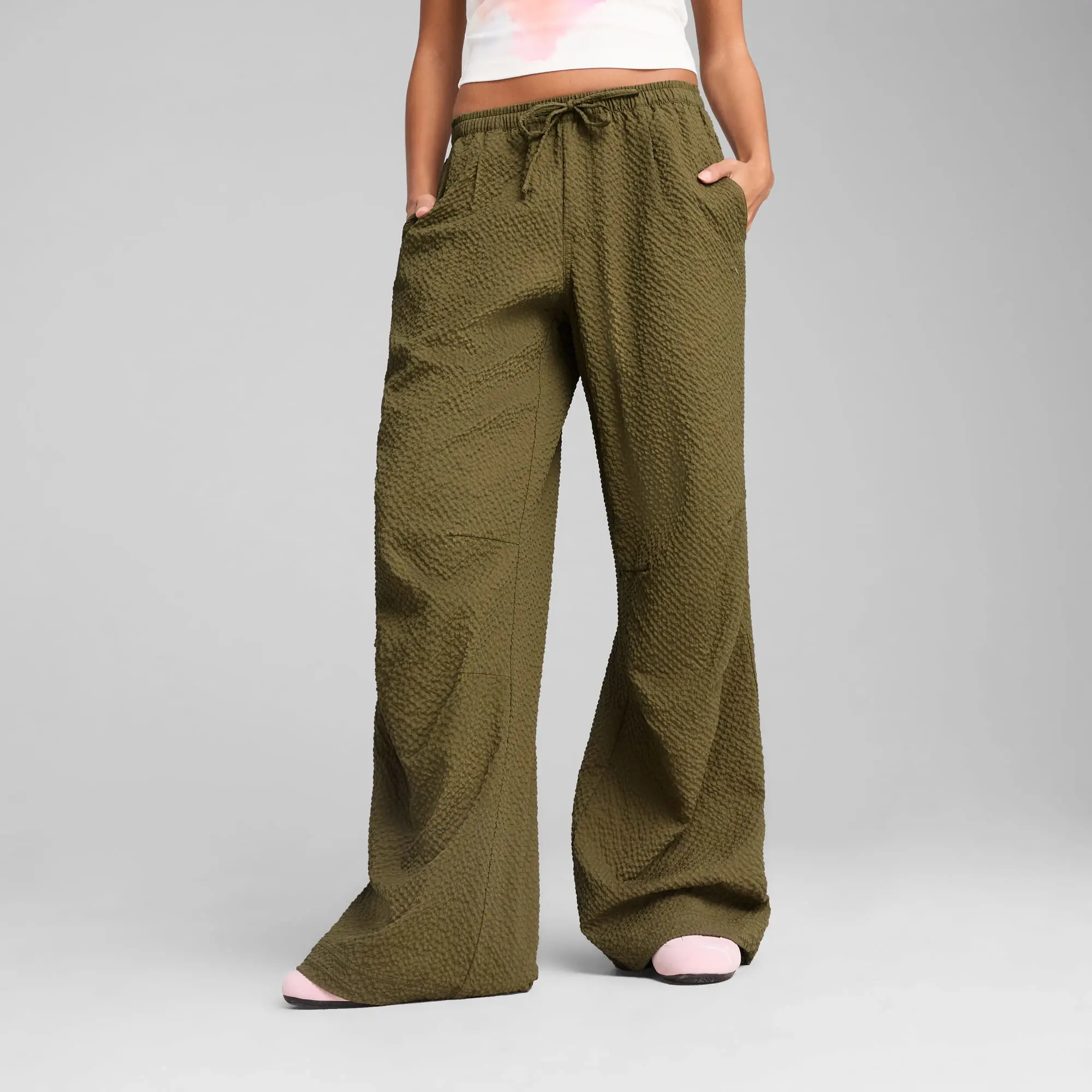 PUMA Yona Parachute Pants Women, Olive Drab, size Large