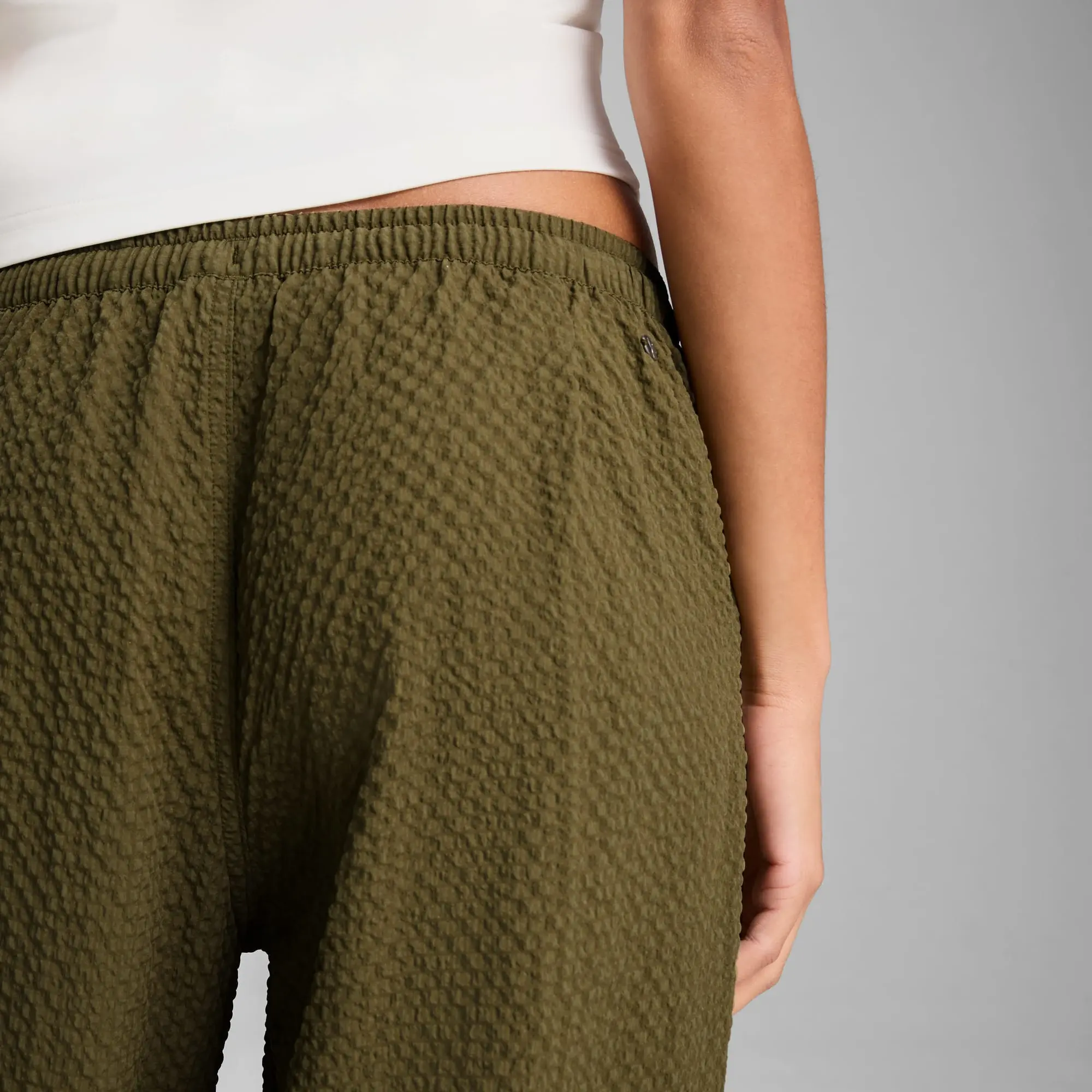 PUMA Yona Parachute Pants Women, Olive Drab, size Large