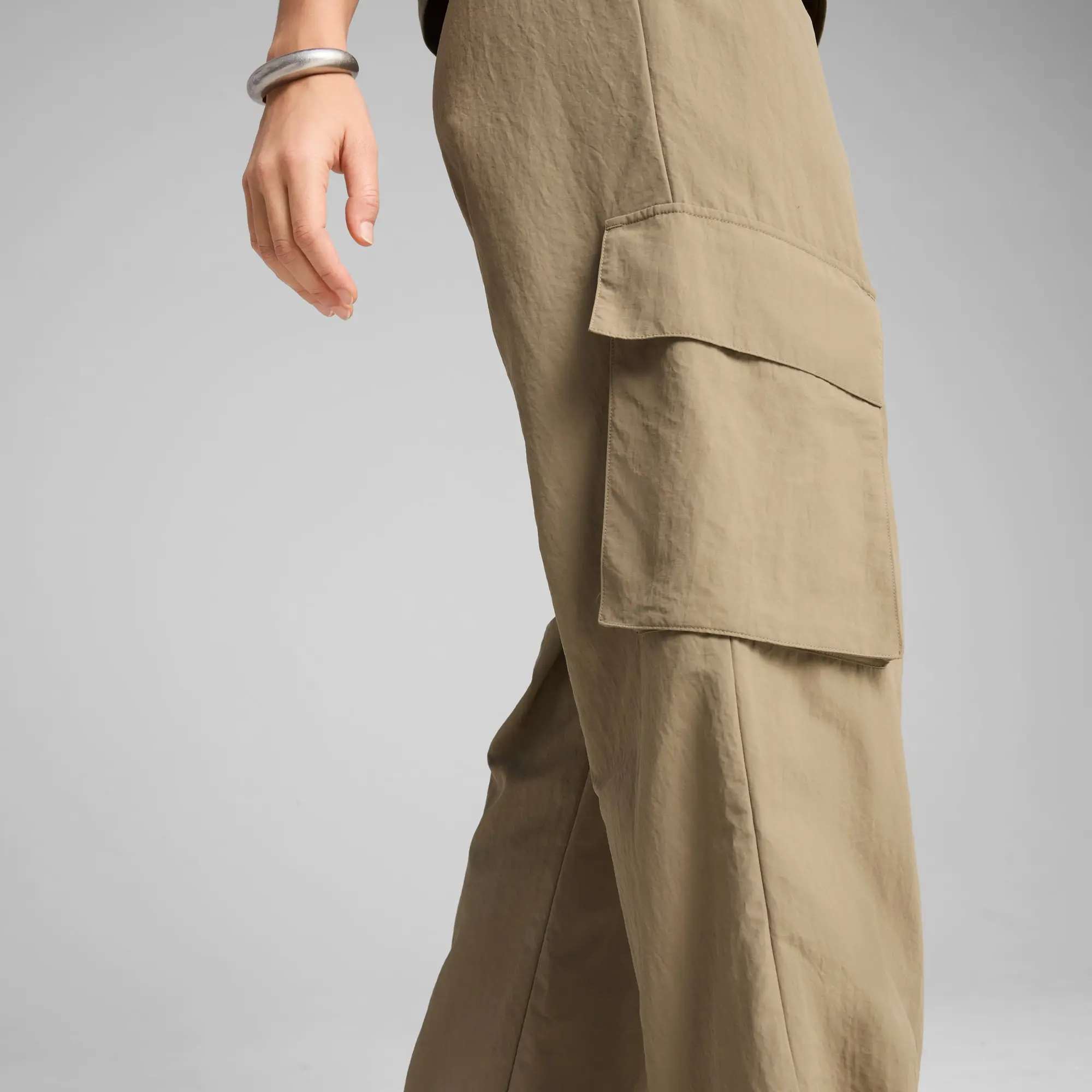 PUMA Wardrobe Essentials Relaxed Woven Cargo Pants Women, Velvet Moss, size Large