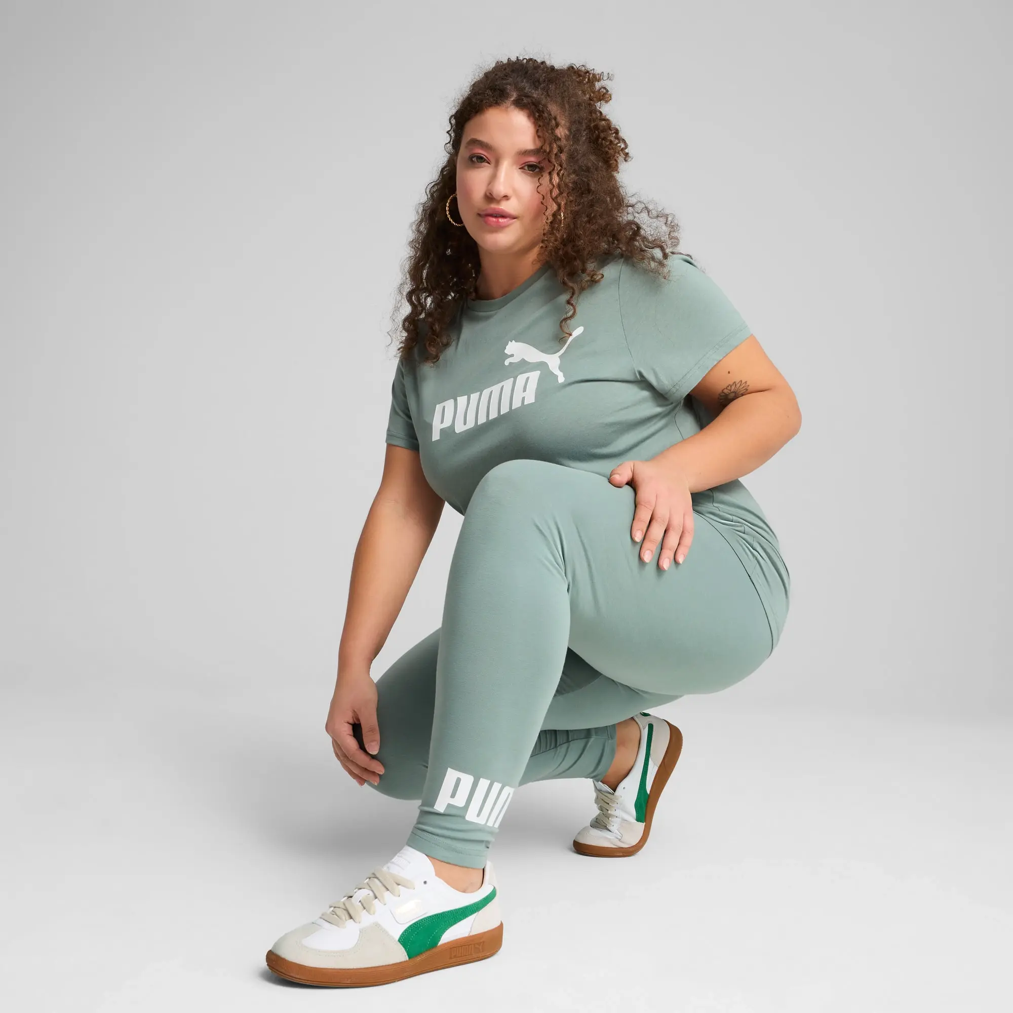 PUMA Ess No. 1 Logo T-Shirt Women, Green Moon, size 3XL