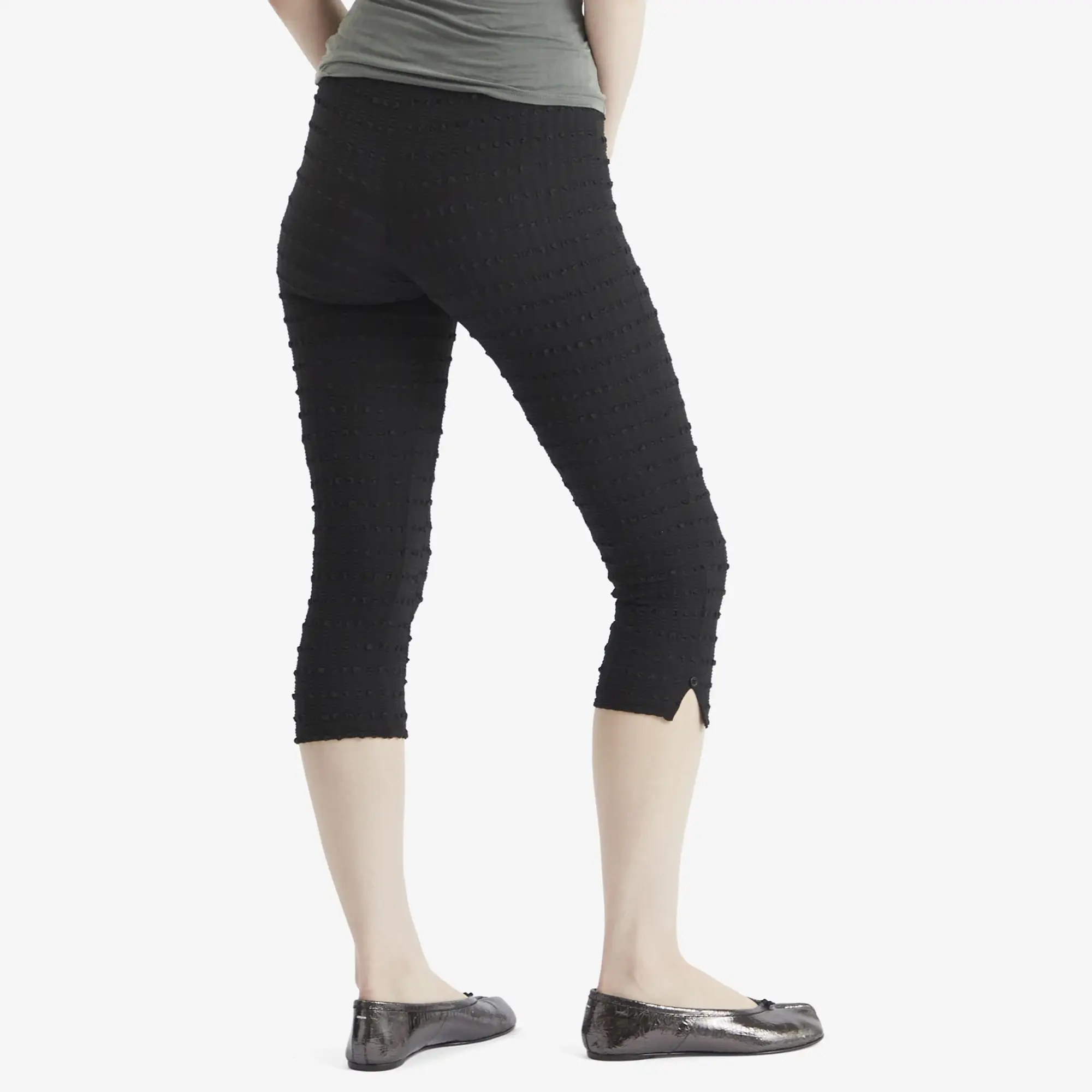 Peachy Den Women's Cindy Capris Black