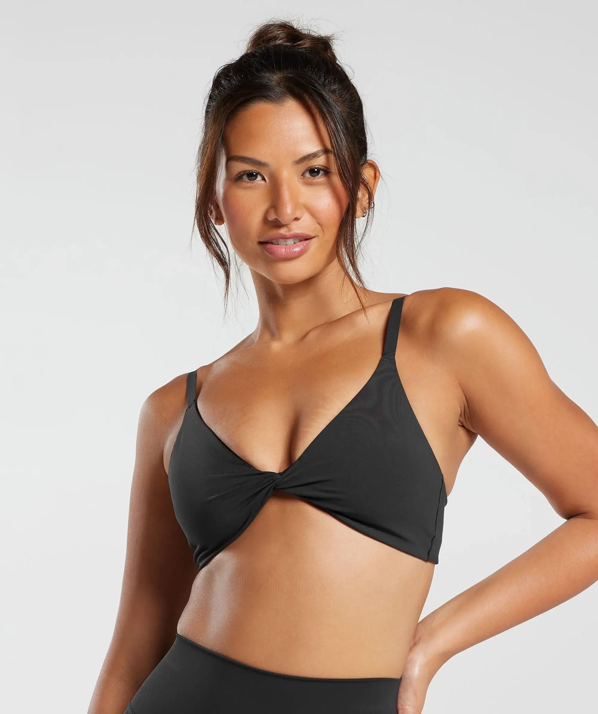  Elevate Twist Front Bralette - Black