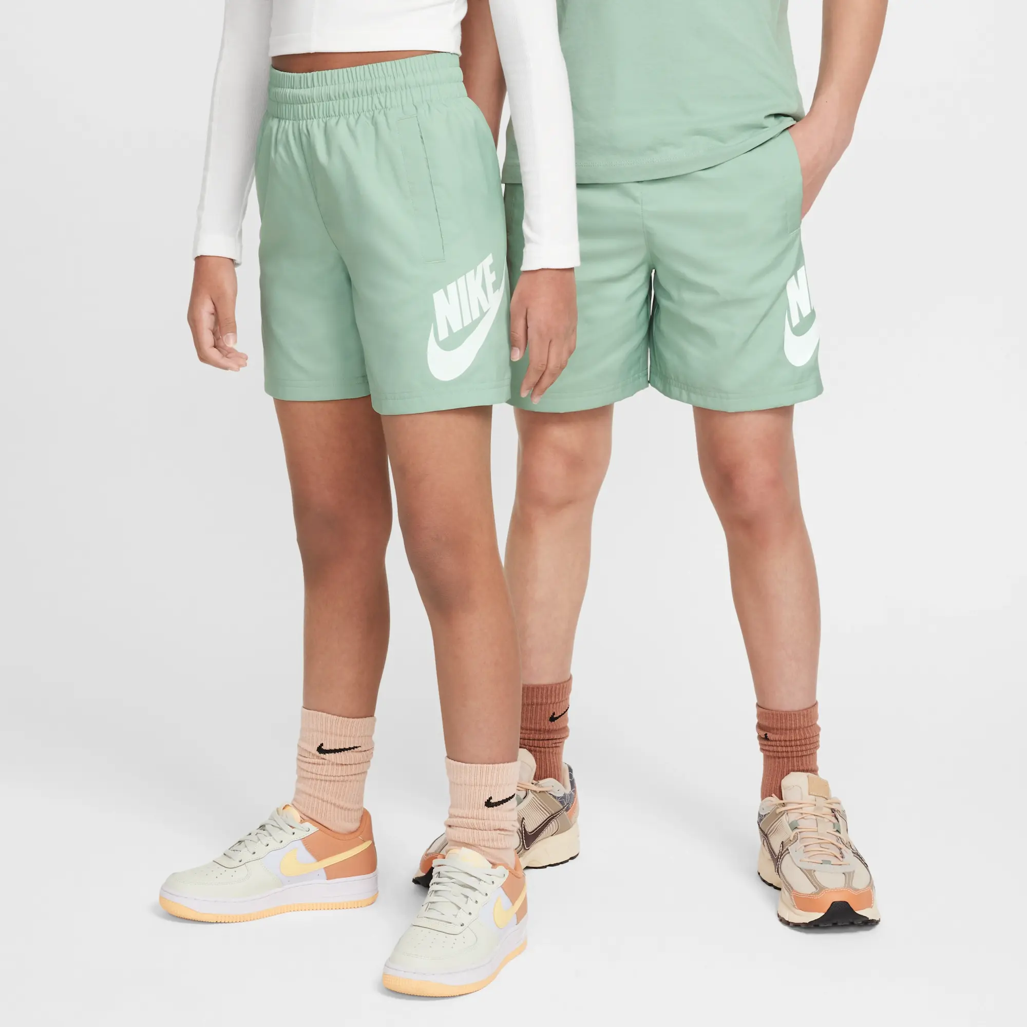 Nike Sportswear Club Older Kids' 15cm (approx.) Woven Shorts - Green - Polyester
