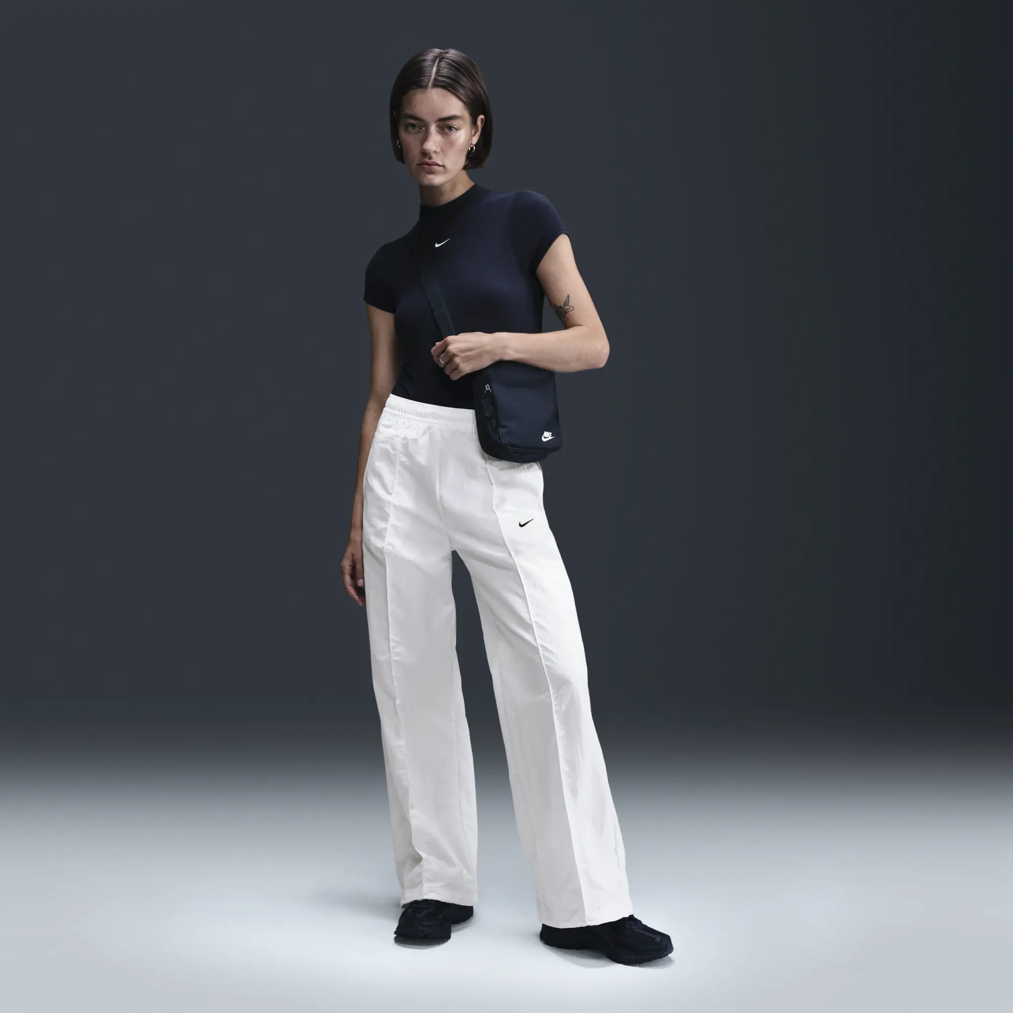 Nike Sportswear Everything Wovens Women's Mid-Rise Open-Hem Trousers - White - Nylon