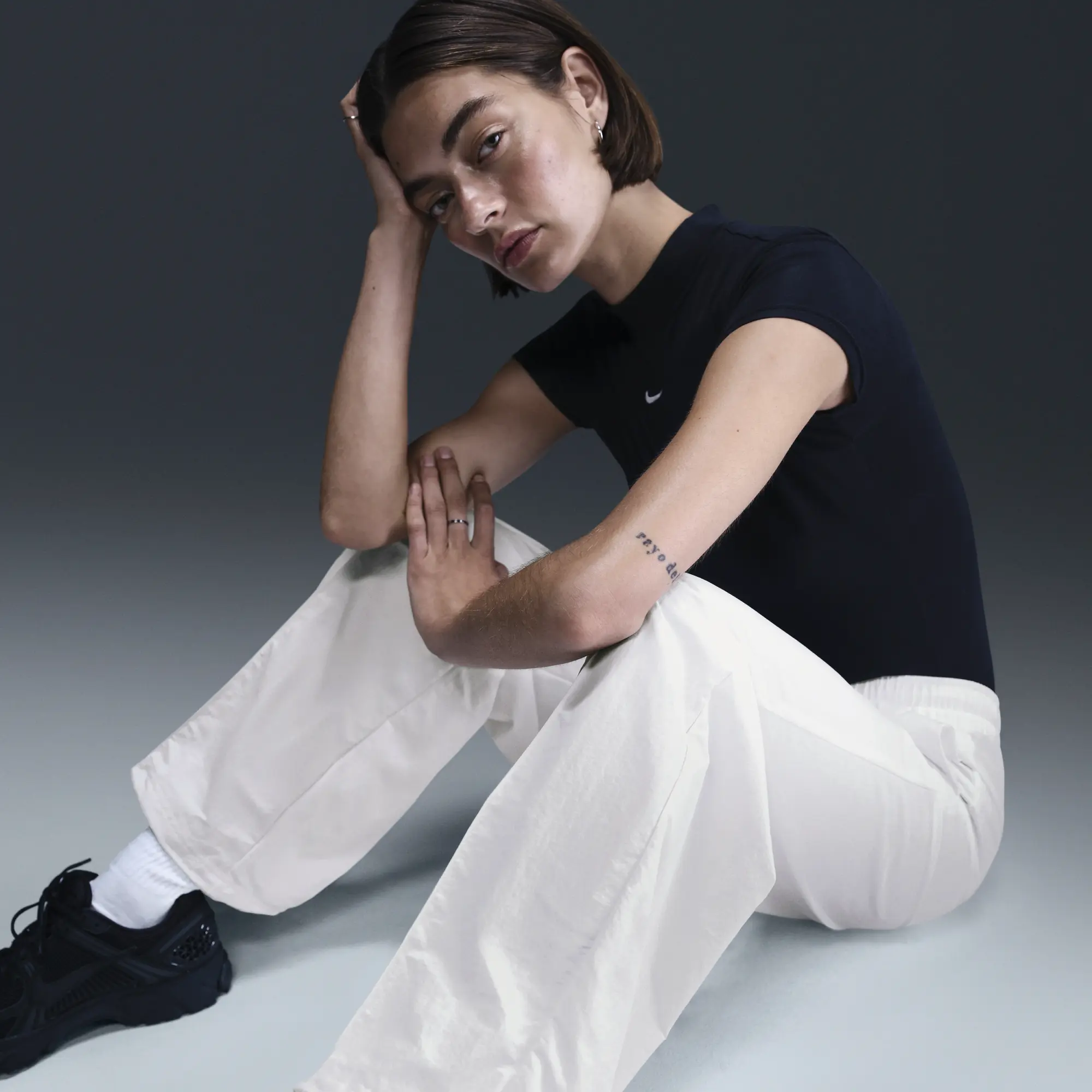 Nike Sportswear Everything Wovens Women's Mid-Rise Open-Hem Trousers - White - Nylon