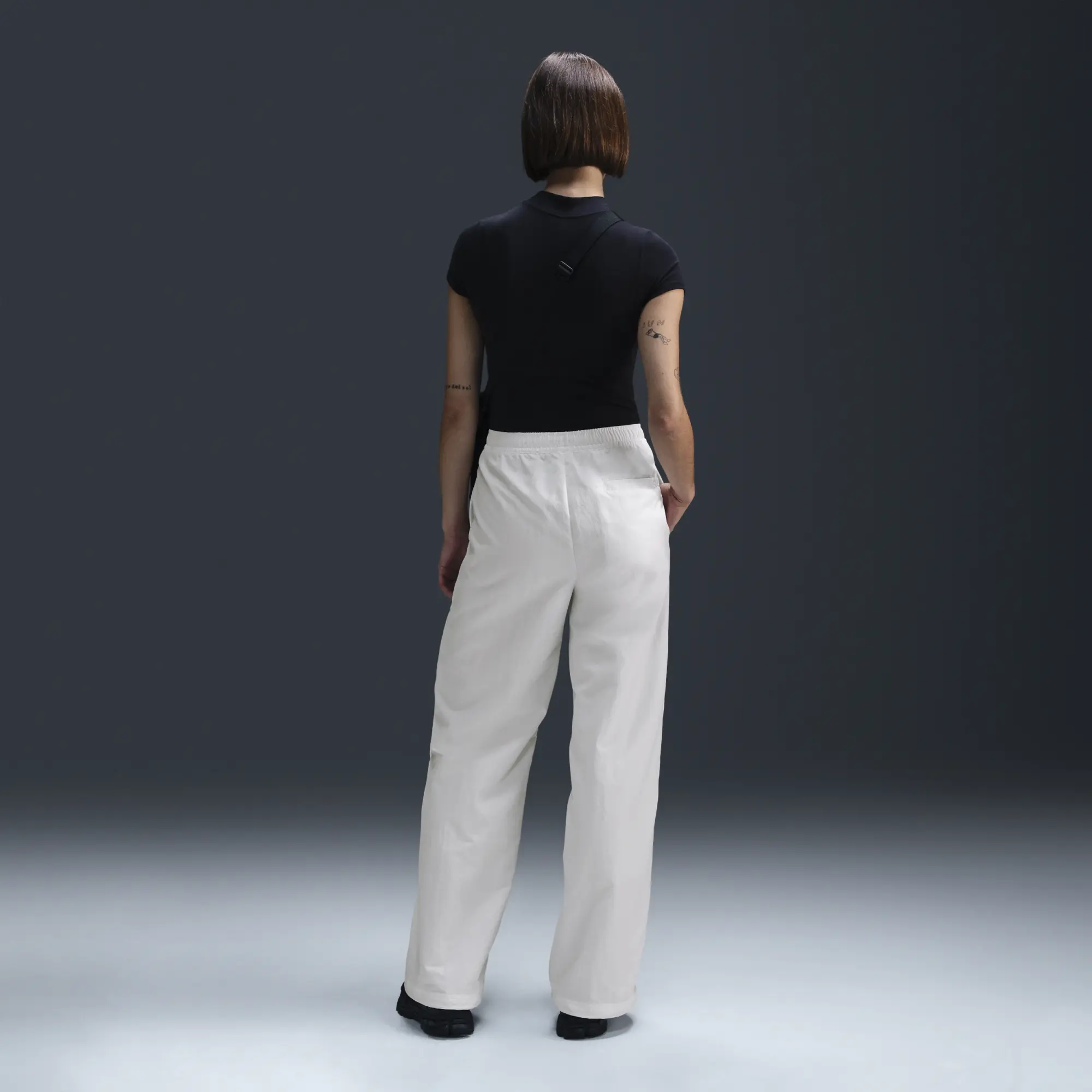 Nike Sportswear Everything Wovens Women's Mid-Rise Open-Hem Trousers - White - Nylon